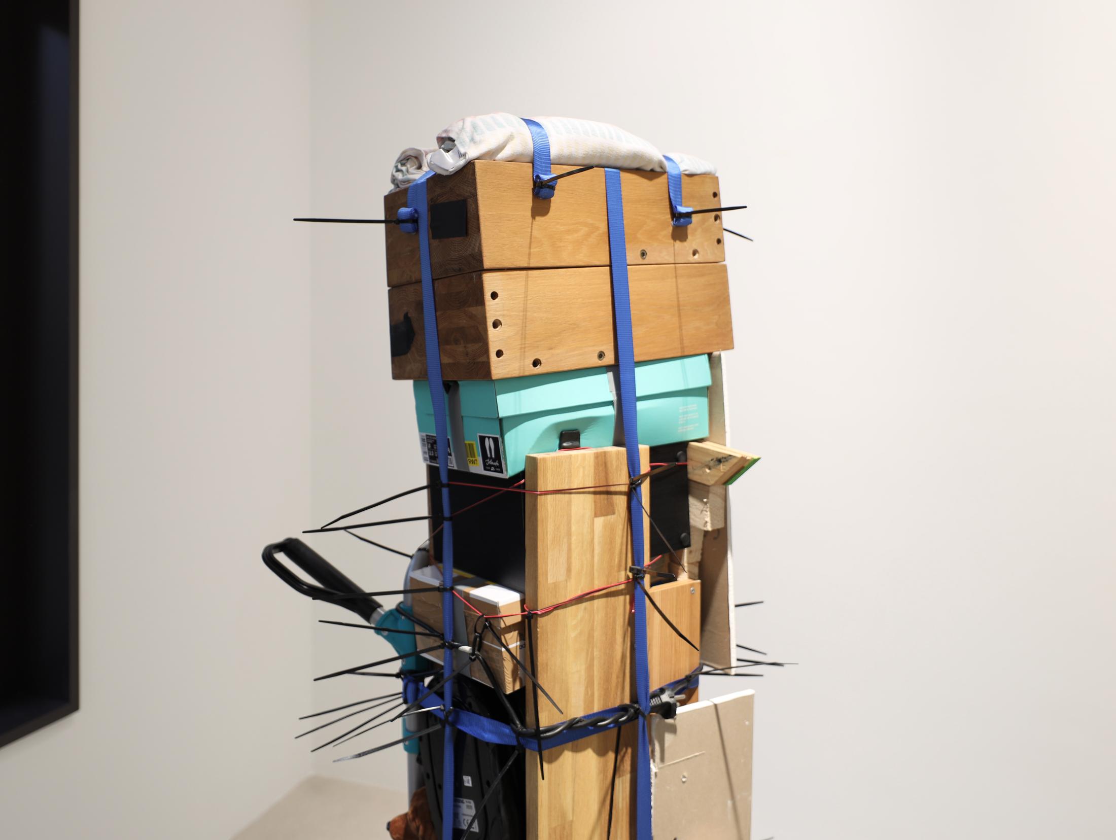 Exhibition View Umut Yasat Soloshow «5/1; view on Der Stapel 53, 2020» at Windhager von Kaenel, Zurich, 2020 / Photo: Fabian Windhager / Courtesy: the artist and Windhager von Kaenel