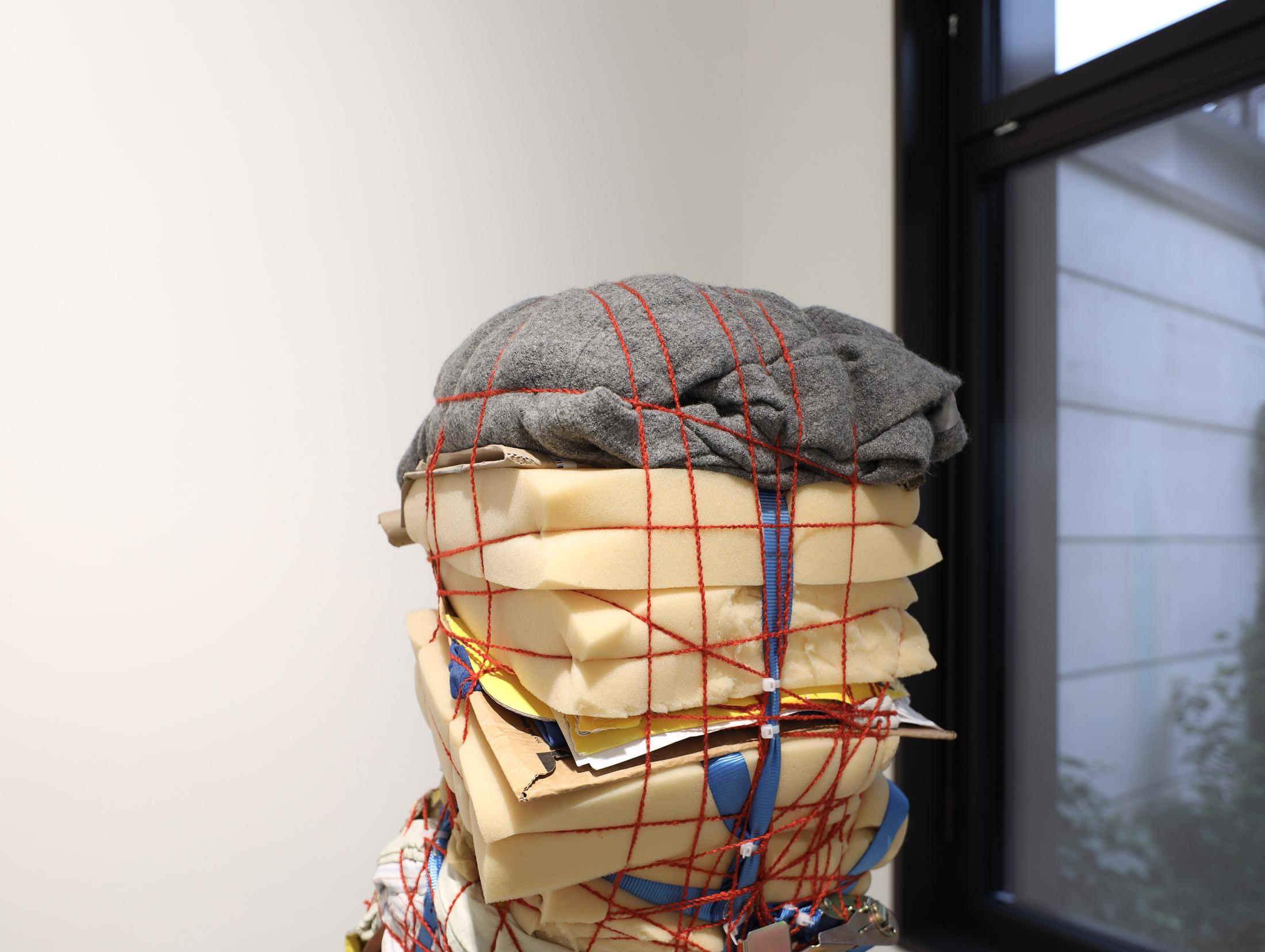 Exhibition View Umut Yasat Soloshow «5/1; view on Der Stapel 26, 2019» at Windhager von Kaenel, Zurich, 2020 / Photo: Fabian Windhager / Courtesy: the artist and Windhager von Kaenel