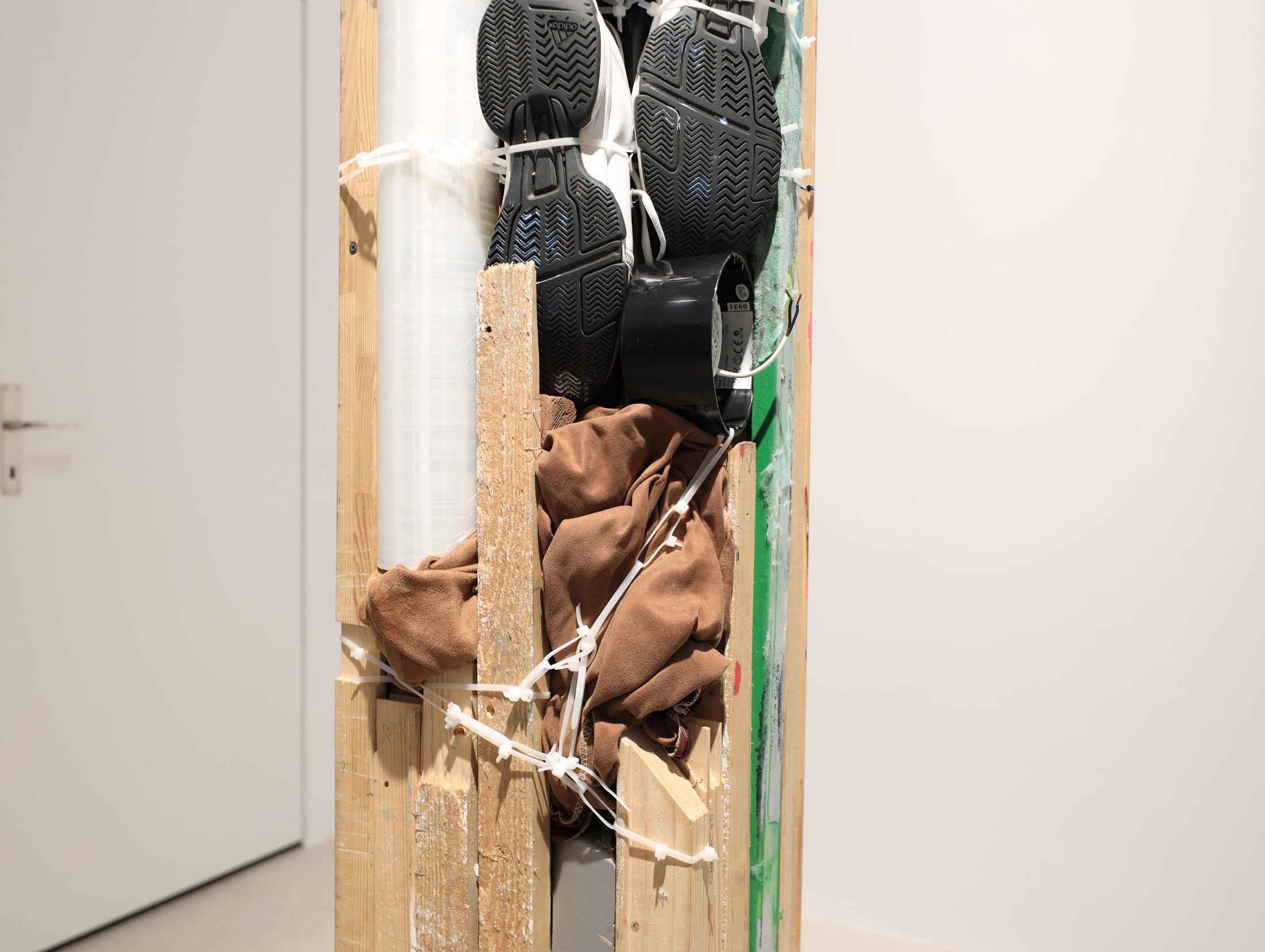 Exhibition View Umut Yasat Soloshow «5/1; view on Der Stapel 32, 2019» at Windhager von Kaenel, Zurich, 2020 / Photo: Fabian Windhager / Courtesy: the artist and Windhager von Kaenel