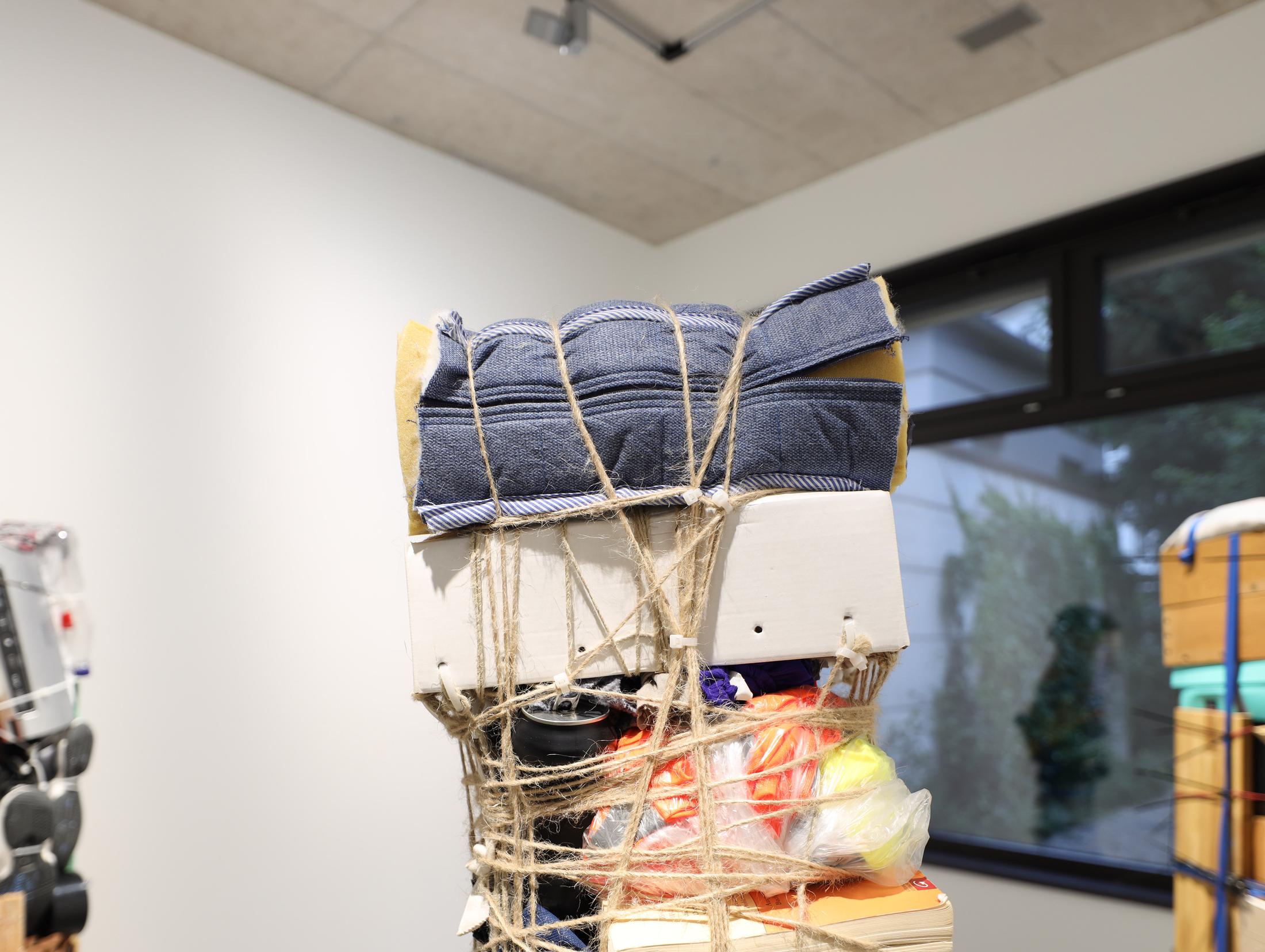 Exhibition View Umut Yasat Soloshow «5/1; view on Der Stapel 14, 2018» at Windhager von Kaenel, Zurich, 2020 / Photo: Fabian Windhager / Courtesy: the artist and Windhager von Kaenel