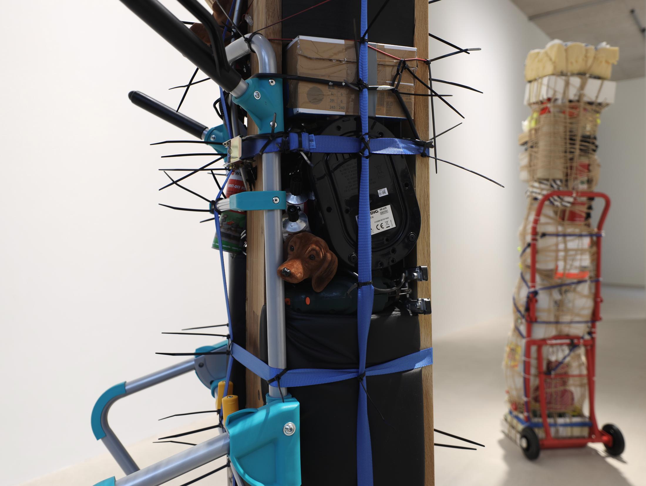 Exhibition View Umut Yasat Soloshow «5/1; view on Der Stapel 53, 2020» at Windhager von Kaenel, Zurich, 2020 / Photo: Fabian Windhager / Courtesy: the artist and Windhager von Kaenel