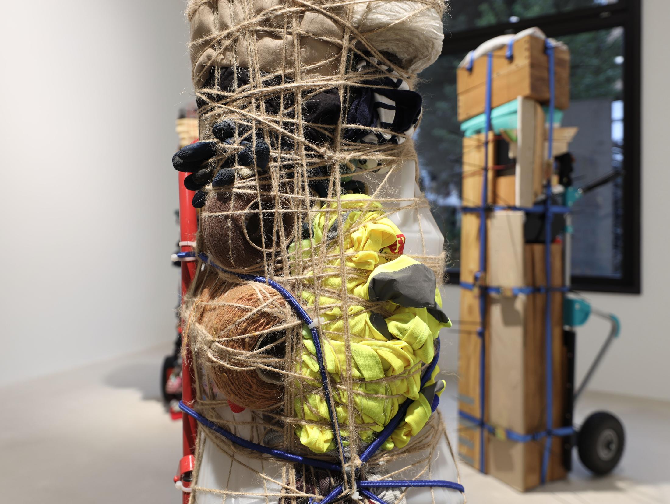 Exhibition View Umut Yasat Soloshow «5/1; view on Der Stapel 14, 2018» at Windhager von Kaenel, Zurich, 2020 / Photo: Fabian Windhager / Courtesy: the artist and Windhager von Kaenel