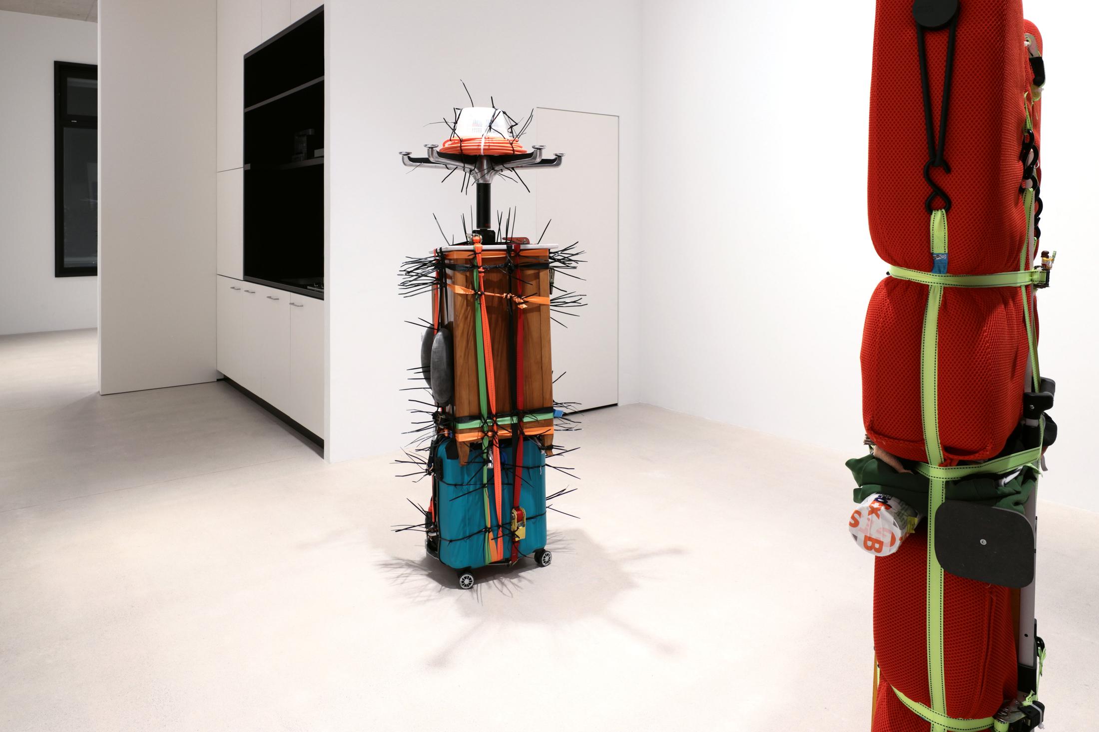 Exhibition View Umut Yasat Solo Show «35; view on Umut Yasat, Der Stapel 85, 2022, 175 x 79 x 43 cm, aluminium, plastic, glass, paper, cotton, foam, steel, iron, stainless steel, ink, felt-tip pen, ballpoint pen, pencil, lacquer, cardboard, wood» at Windhager von Kaenel, Zurich, 2022 / Courtesy: the artist and Windhager von Kaenel