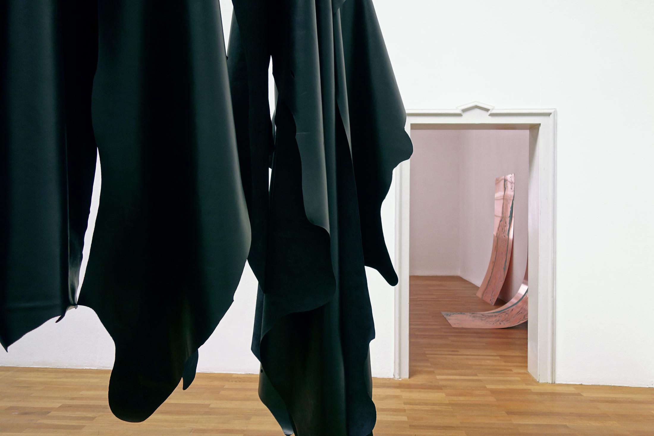 Exhibition View Una Szeemann "In, um es herum und unterhalb" at Kunsthalle