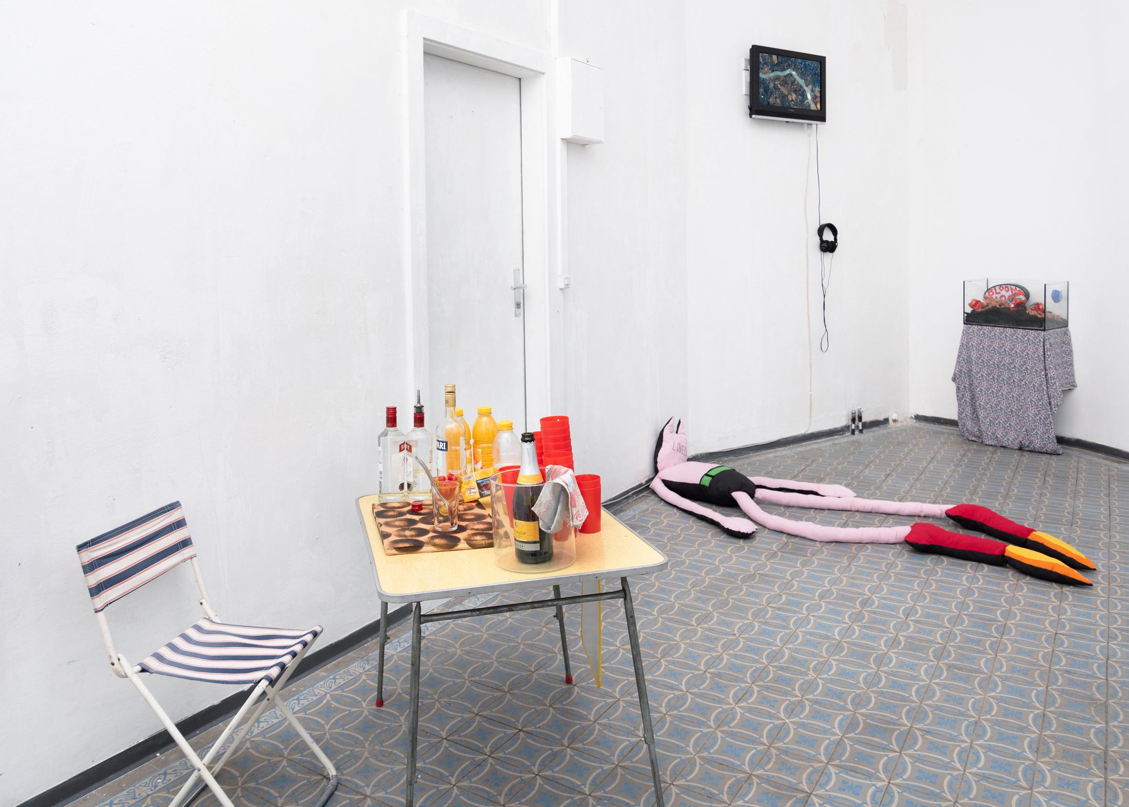 Exhibition View Groupshow «Une Histoire d'Amour; view on Thomas Liu Le Lann, Lucas Herzig and Andrea Marioni» at Sonnenstube, Lugano, 2020 / Photo: Théa Giglio / Courtesy: the artists, Sonnenstube and one gee in fog