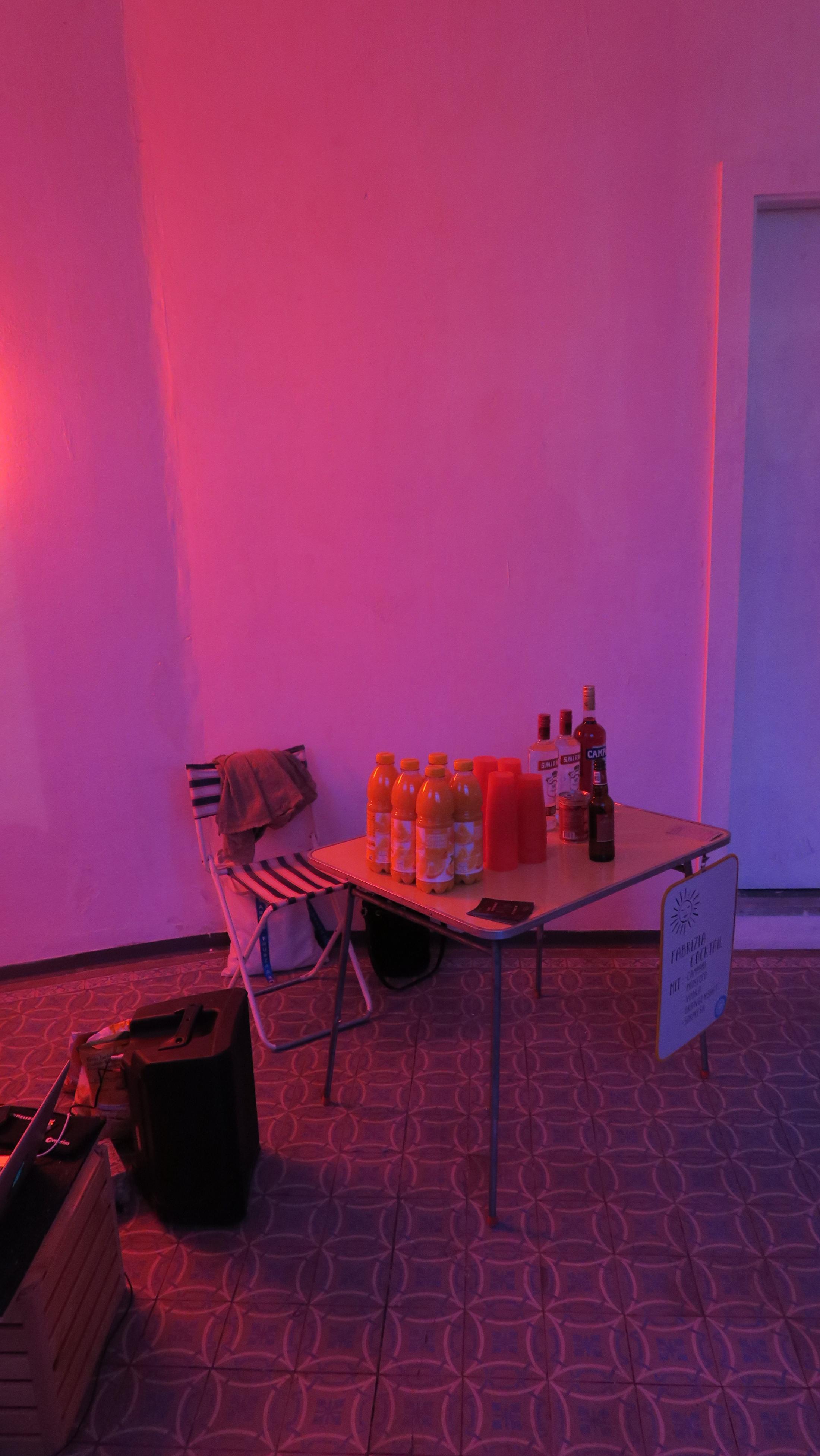 Exhibition View Groupshow «Une Histoire d'Amour; view on Fabrizia» at Sonnenstube, Lugano, 2020 / Photo: Théa Giglio / Courtesy: the artists, Sonnenstube and one gee in fog