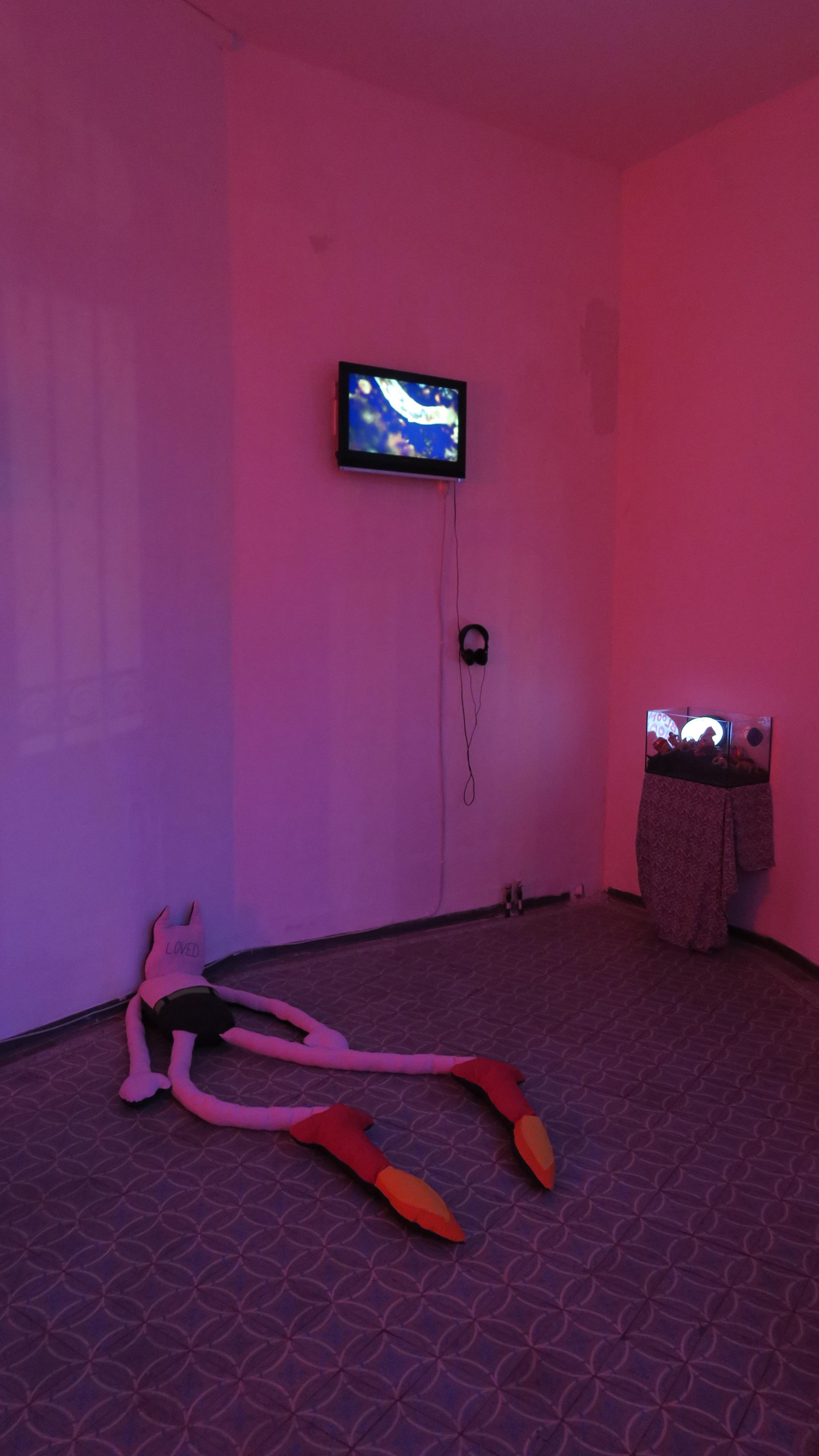 Exhibition View Groupshow «Une Histoire d'Amour; view on Thomas Liu Le Lann, Lucas Herzig and Andrea Marioni» at Sonnenstube, Lugano, 2020 / Photo: Théa Giglio / Courtesy: the artists, Sonnenstube and one gee in fog