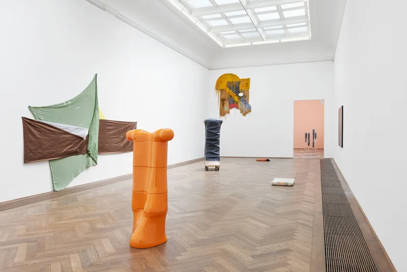 Installation view «Ungestalt», 2017 / © 2017 Kunsthalle Basel. Photo: Philipp Hänger/Kunsthalle Basel