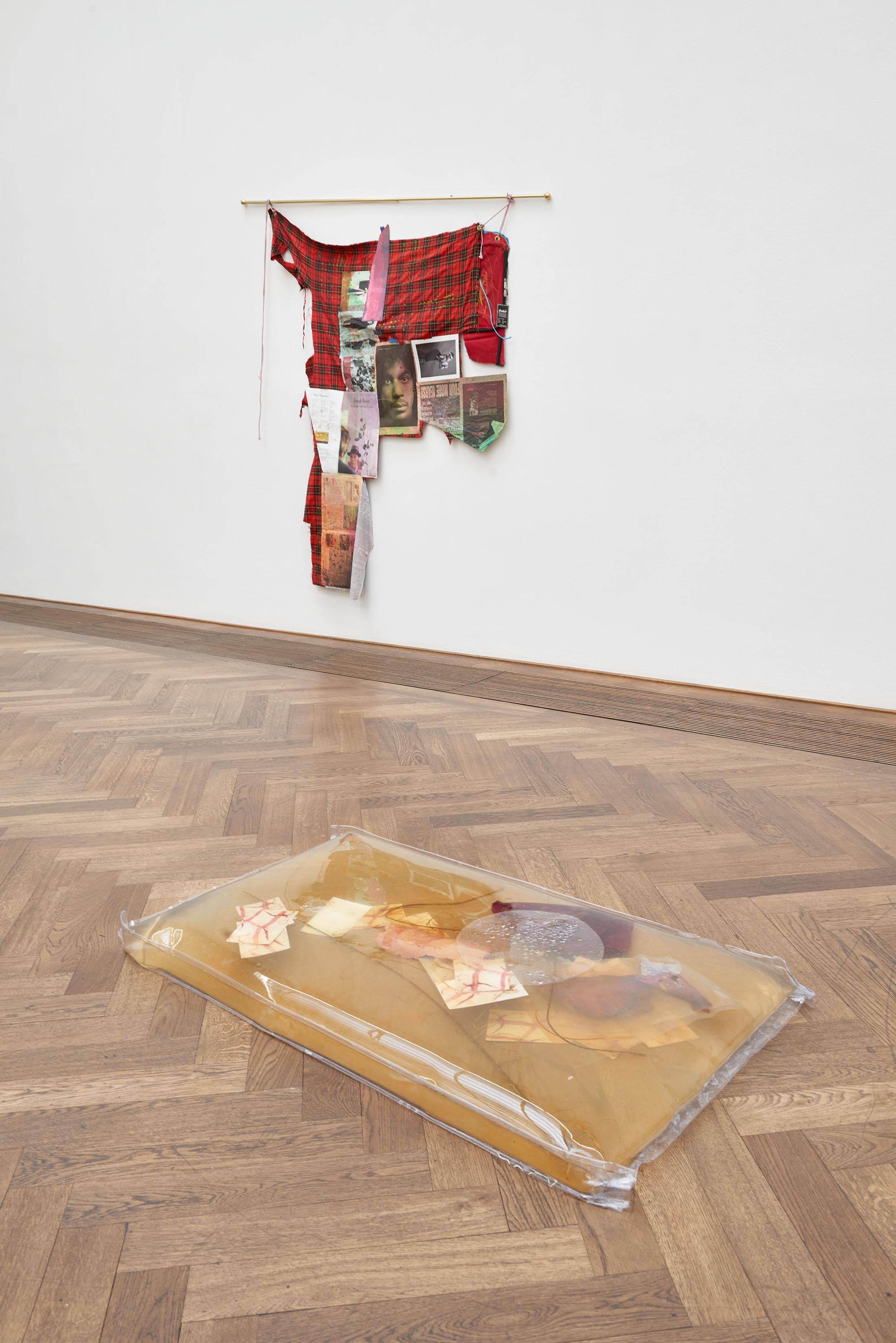 Installation view «Ungestalt», 2017. View on Olga Balema, become a stranger to yourself, 2017 (front) and Eric N. Mack, Parade, 2016 (back) / © 2017 Kunsthalle Basel. Photo: Philipp Hänger/Kunsthalle Basel