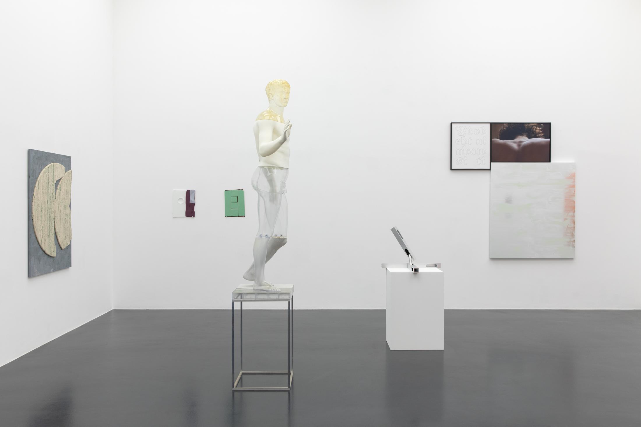 Exhibition View Groupshow «Unterschiedswesen» at von Bartha, S-Chanf, 2019-20 / Photo: Diana Pfammatter / Courtesy: the artists and von Bartha