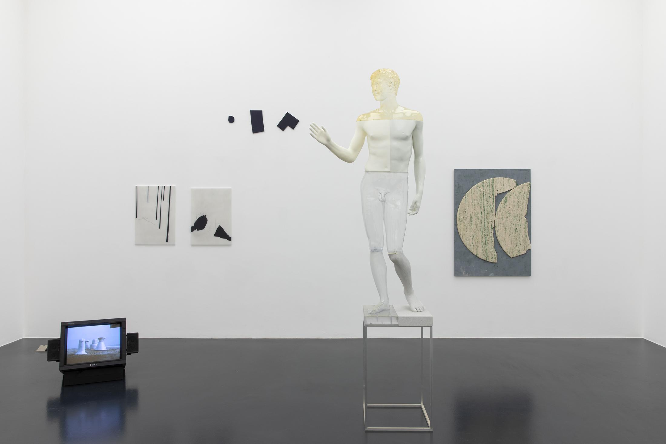 Exhibition View Groupshow «Unterschiedswesen» at von Bartha, S-Chanf, 2019-20 / Photo: Diana Pfammatter / Courtesy: the artists and von Bartha