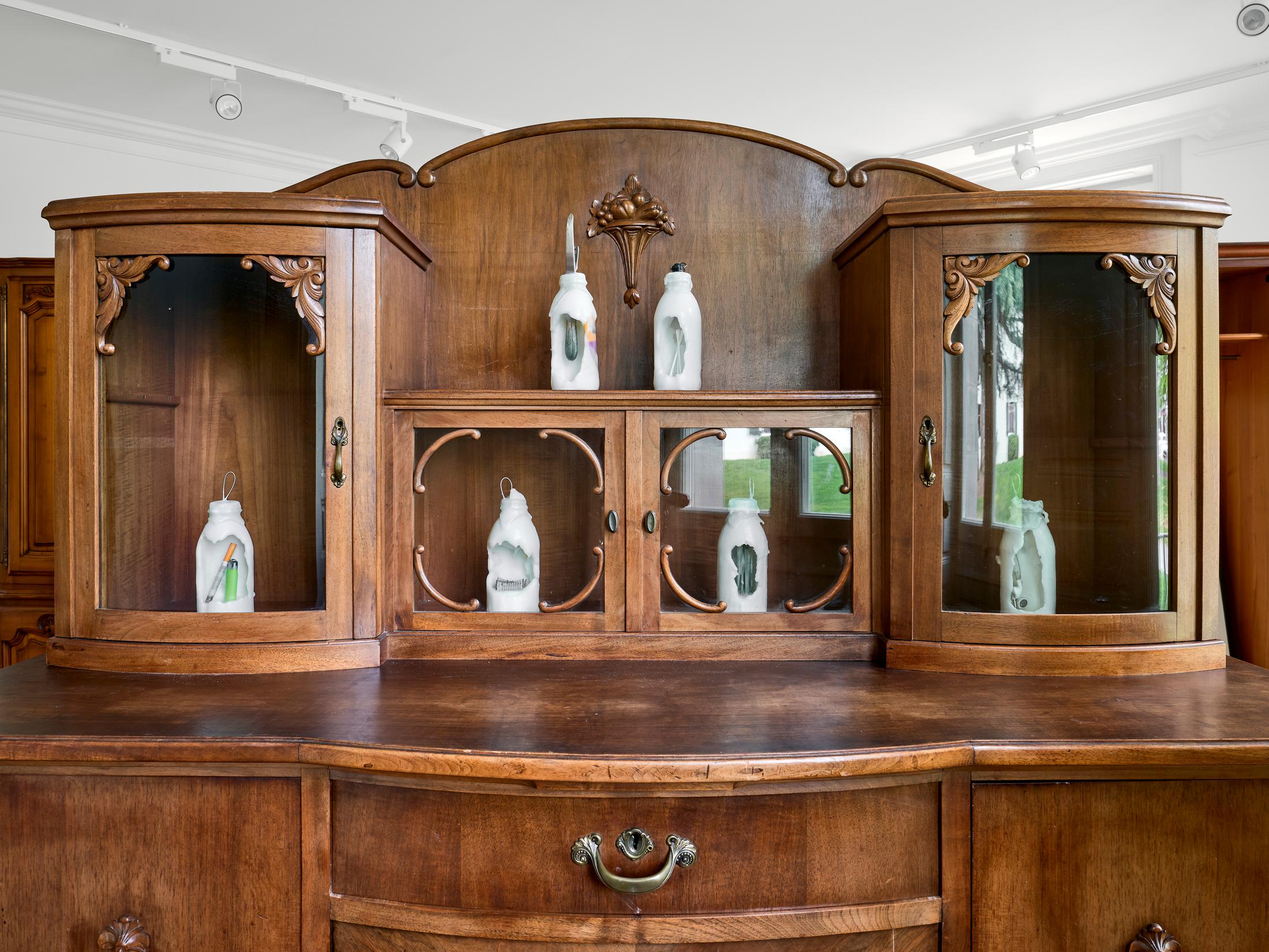 Exhibition View Group Show «Up the Stairs; view on Seob Kim, Kids Who Eat Dirt Are Called Kids. But When Adults Eat Dirt, It’s Called
Geophagy, 2014» at Centre Culturel du Manoir, Cologny, 2022 / Photo: Serge Fruehauf / Courtesy: the artists and Collection FCAC