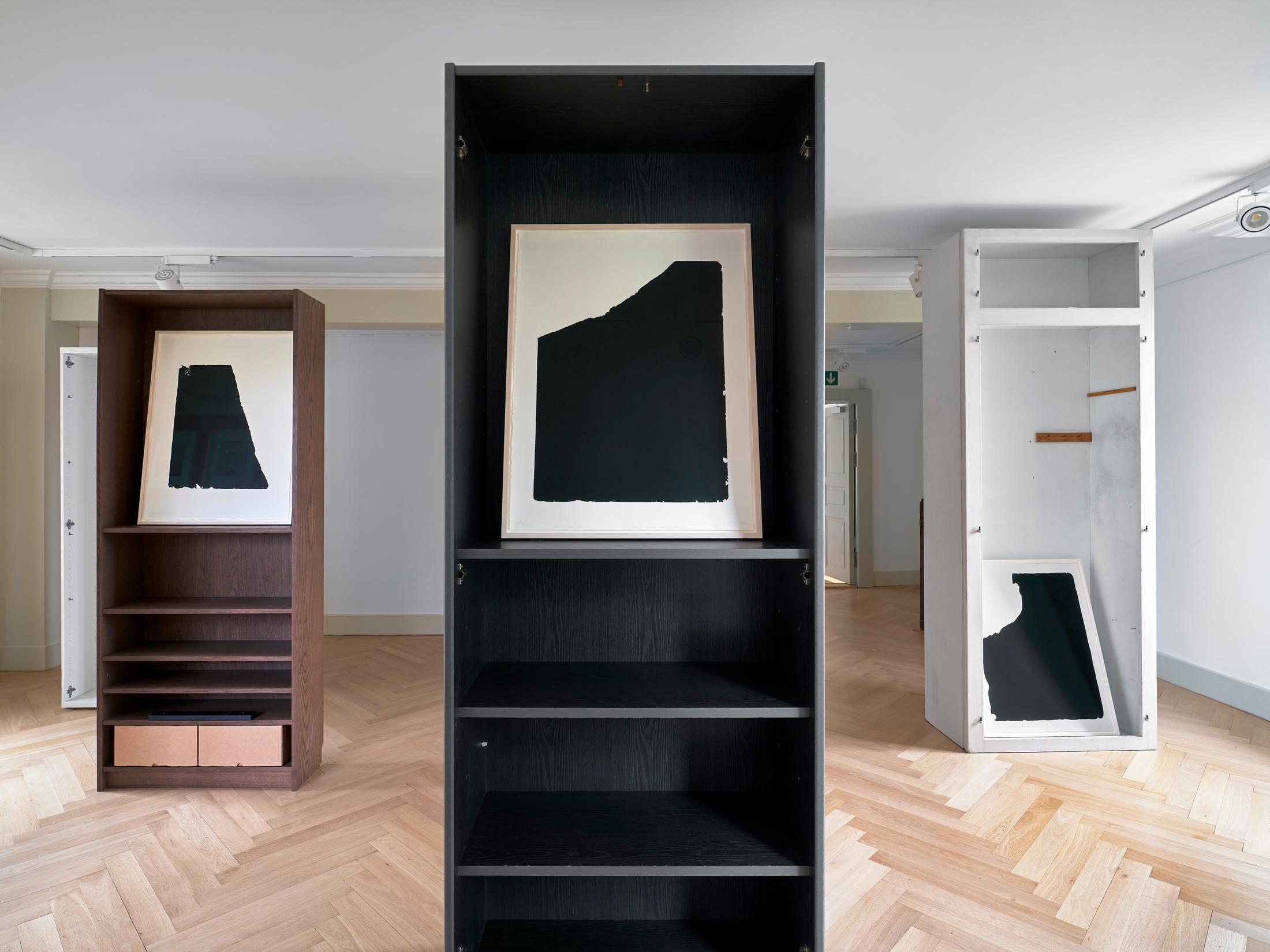 Exhibition View Group Show «Up the Stairs; view on Heimo Zobernig, Sans titre (series), 1996» at Centre Culturel du Manoir, Cologny, 2022 / Photo: Serge Fruehauf / Courtesy: the artists and Collection FCAC