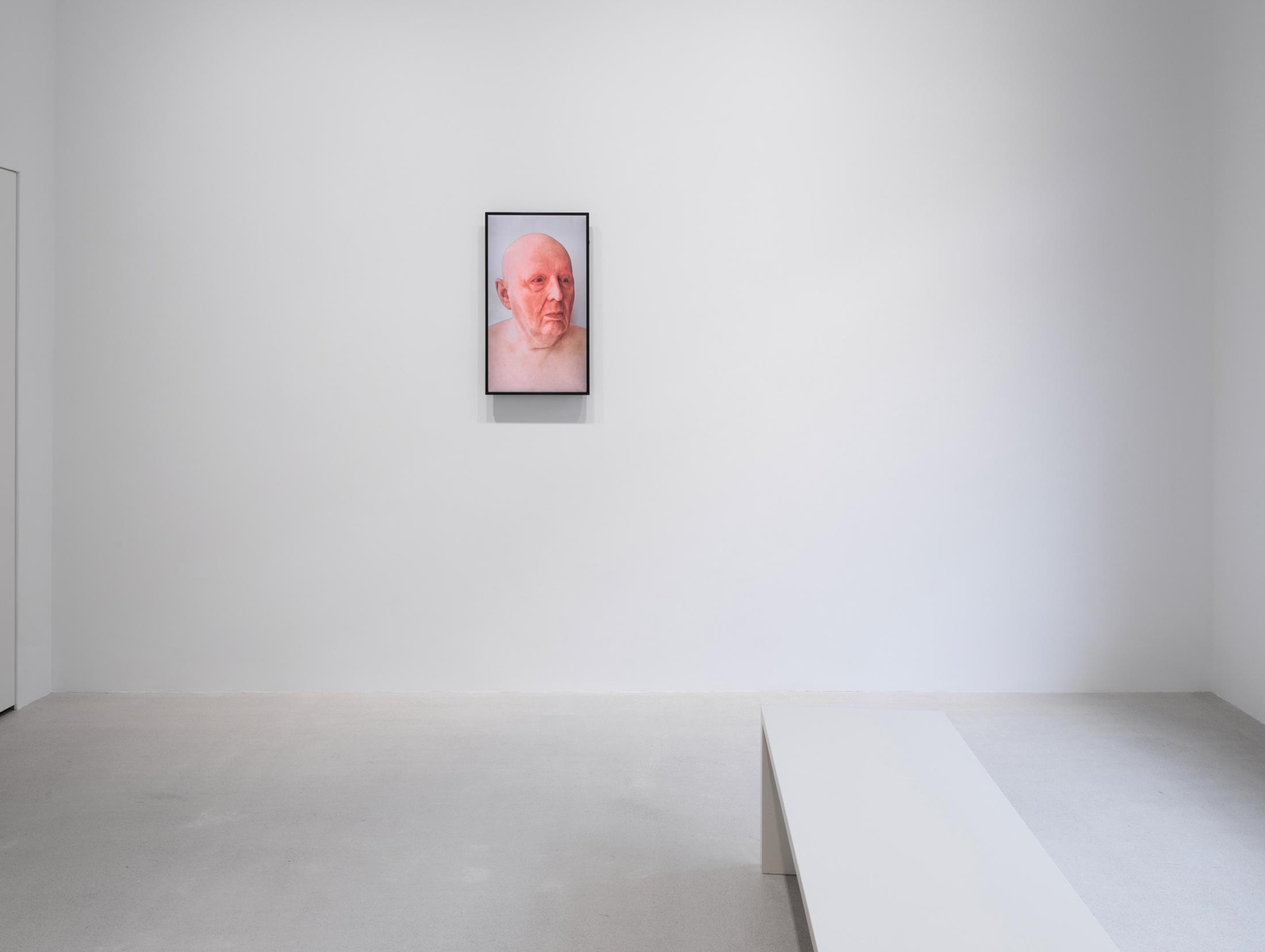 Exhibition View Urs Lüthi Solo Show «SUPERHUMAN; view on Urs Lüthi, Selfportrait (SHAME), 2021, (video loop)» at Windhager von Kaenel, Zurich, 2021 / Courtesy: the artist and Windhager von Kaenel