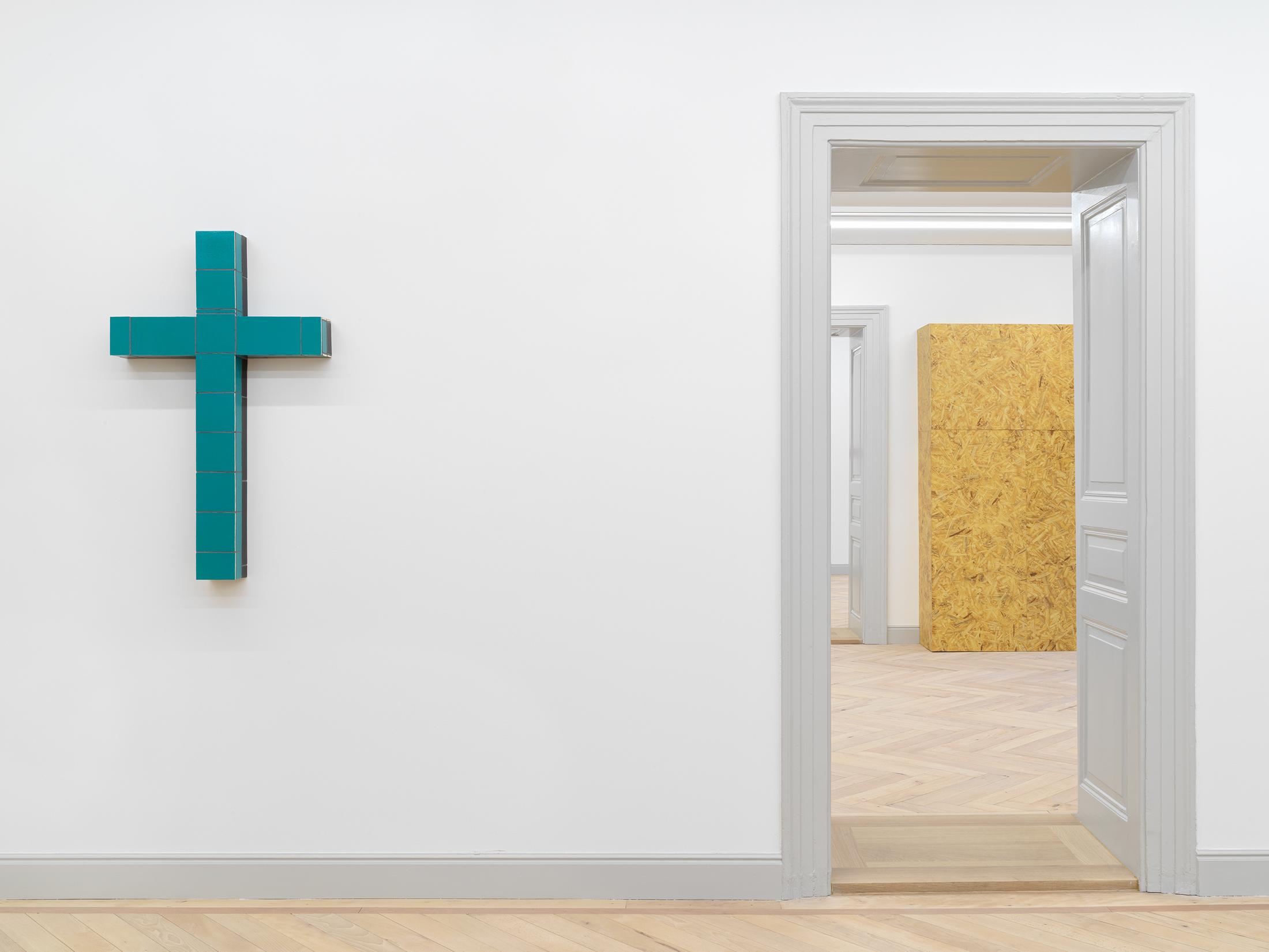 Exhibition View Valentin Carron Soloshow at Galerie Eva Presenhuber, Rämistrasse, Zurich, 2020 / © Valentin Carron / Photo: Stefan Altenburger / Courtesy: the artist and Galeire Eva Presenhuber Zurich / New York