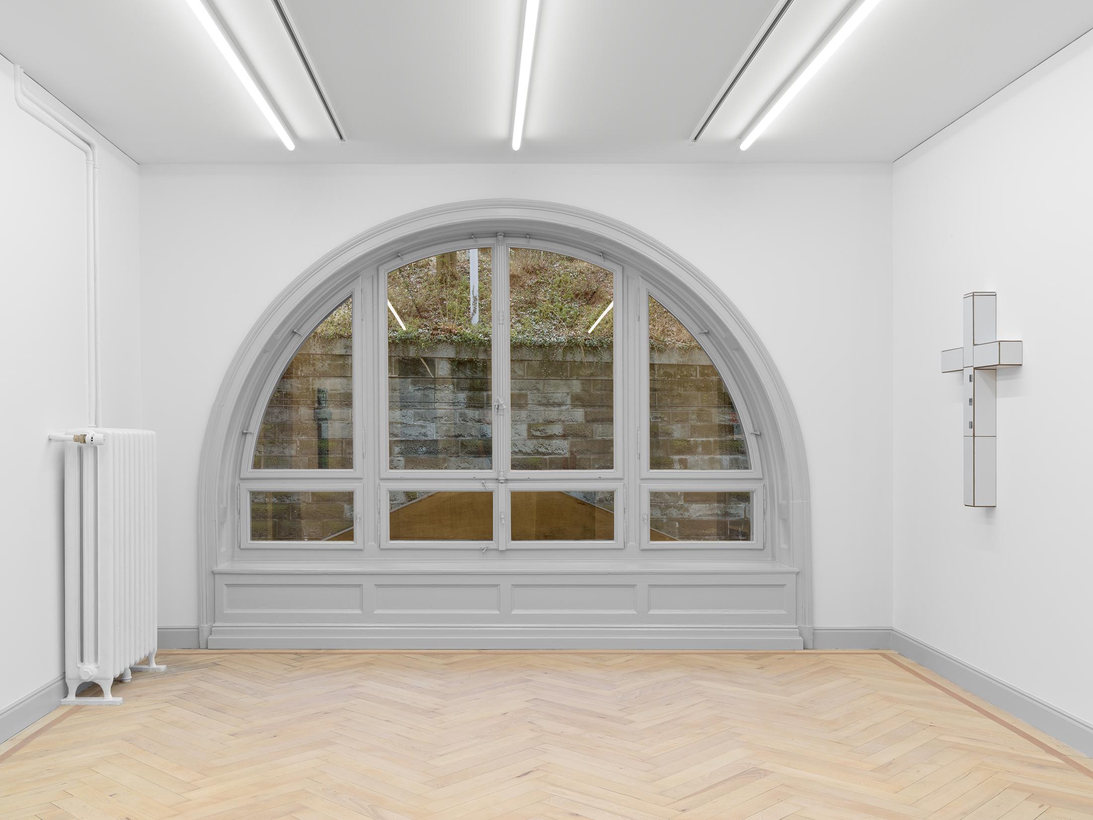 Exhibition View Valentin Carron Soloshow at Galerie Eva Presenhuber, Rämistrasse, Zurich, 2020 / © Valentin Carron / Photo: Stefan Altenburger / Courtesy: the artist and Galeire Eva Presenhuber Zurich / New York