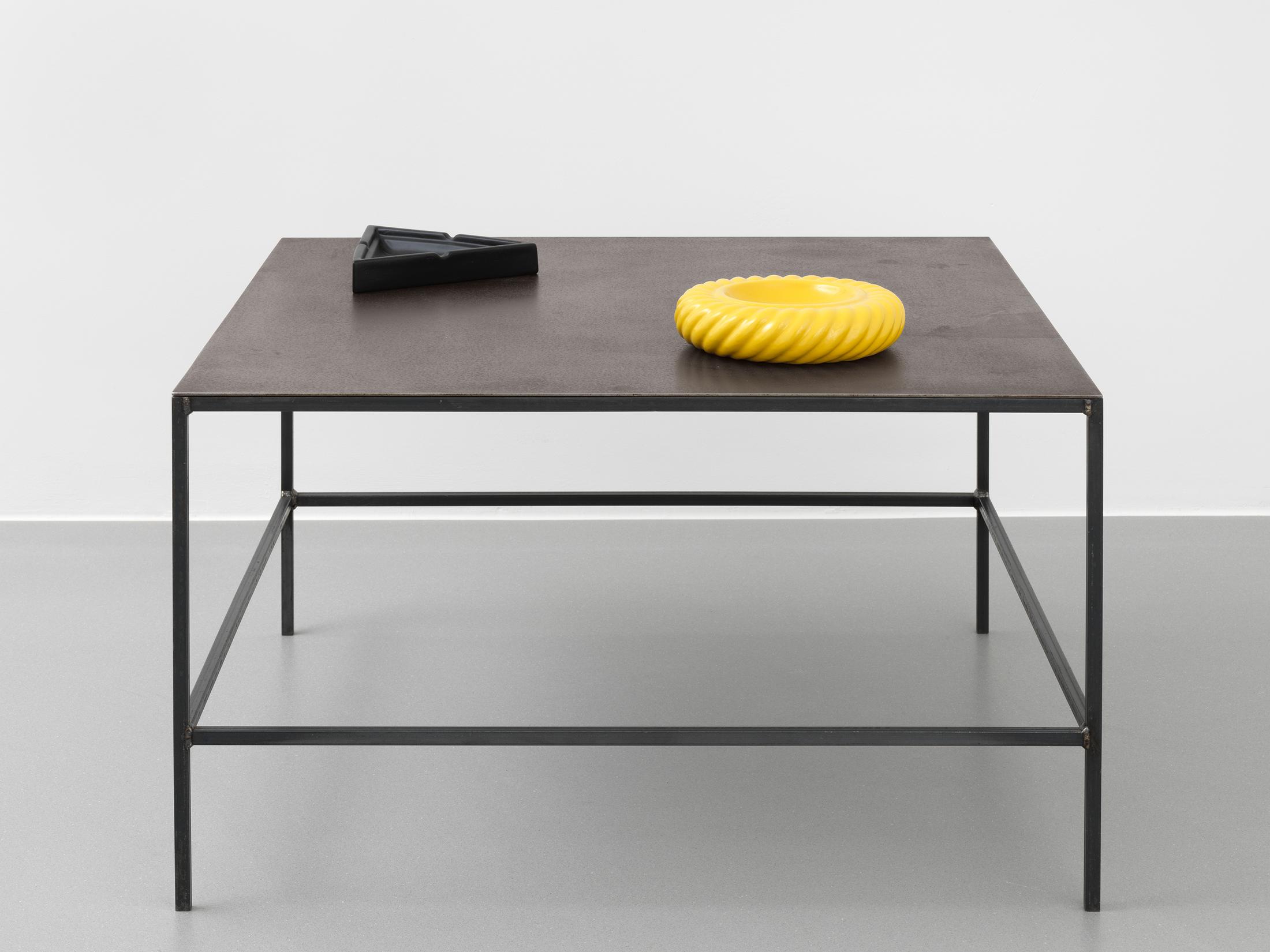 Exhibition View Valentin Carron Soloshow (view on Une table basse deux cendriers, 2019) at Galerie Eva Presenhuber, Rämistrasse, Zurich, 2020 / © Valentin Carron / Photo: Stefan Altenburger / Courtesy: the artist and Galeire Eva Presenhuber Zurich / New York