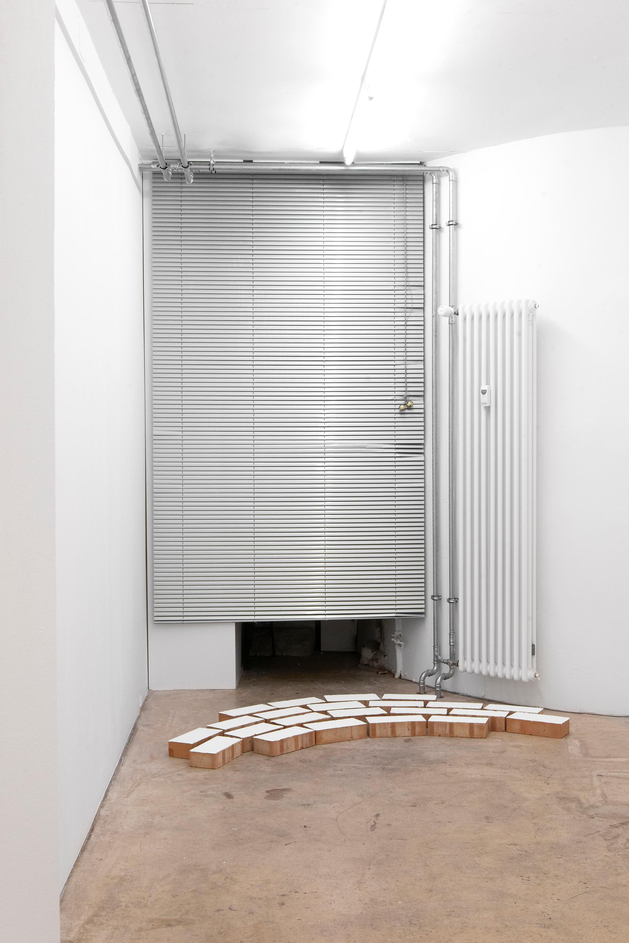 Exhibition View Valentina Triet Soloshow «Quader, Bricks, Loyalty, Heavenly Noblesse...; view on Untitled, 2019» at Milieu, Bern, 2019 / Photo: Andreas Lumineau / Courtesy: the artist and Milieu, Bern