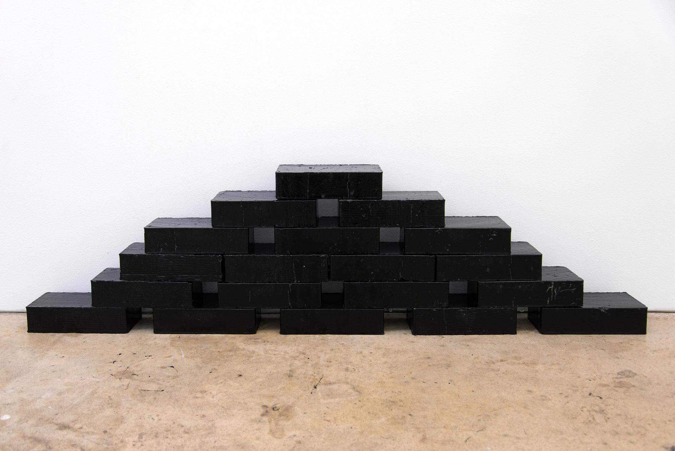 Exhibition View Valentina Triet Soloshow «Quader, Bricks, Loyalty, Heavenly Noblesse...; view on Franza, 2019» at Milieu, Bern, 2019 / Photo: Andreas Lumineau / Courtesy: the artist and Milieu, Bern
