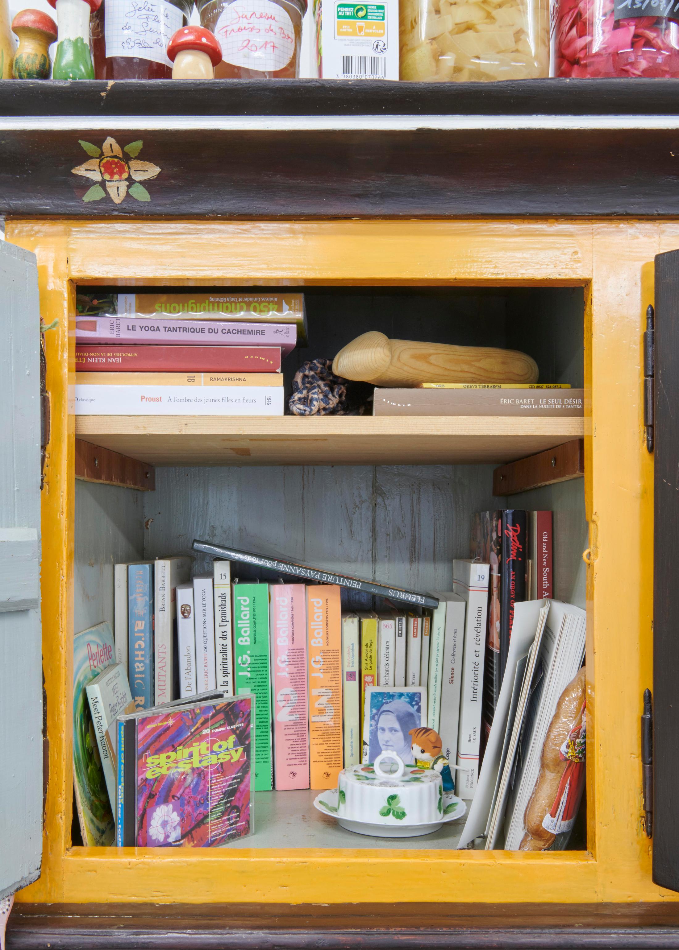 Exhibition View Groupshow «Everyday is in Eternity Bound; view on Vidya Gastaldon, La joie sans objet (puja), 2019» at WallRiss, Fribourg, 2019 / Courtesy: the artist and WallRiss