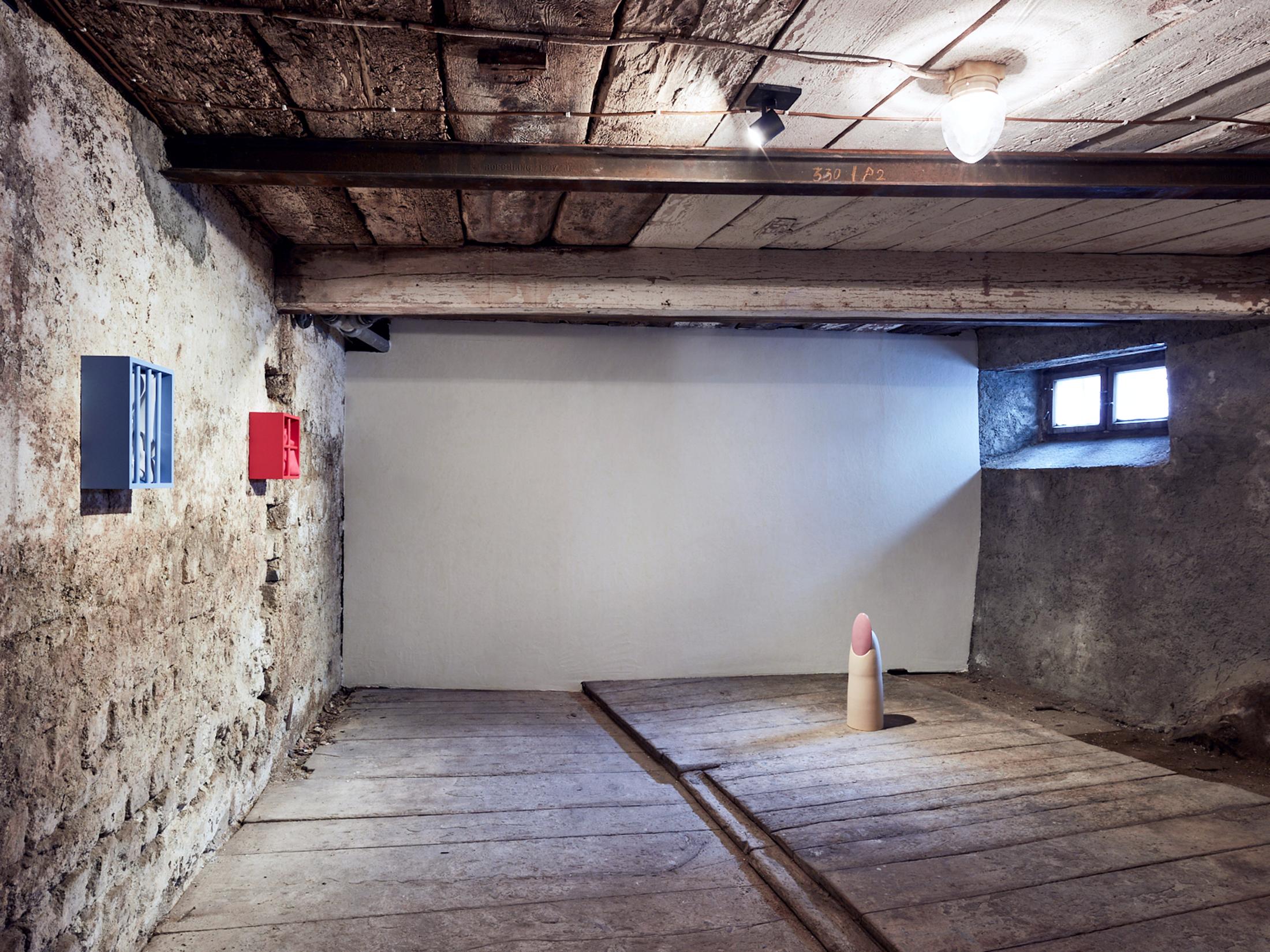 Exhibition View Vanessa Safavi Soloshow «Milch» at Stalletta Madulain by Windhager von Kaenel / Photo: Philippe Hubler / Courtesy: the artist