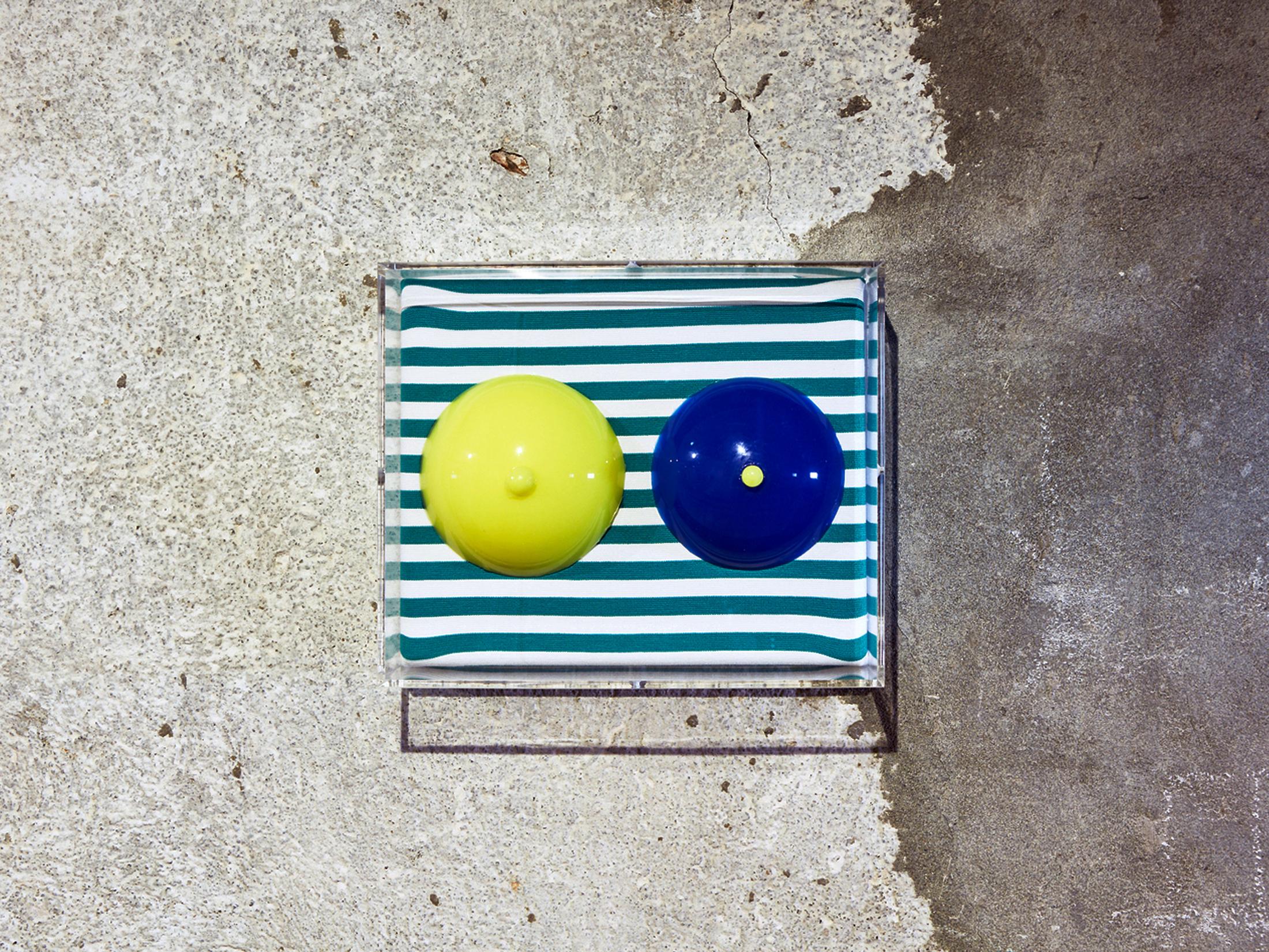 Exhibition View Vanessa Safavi Soloshow «Milch; view on Une Femme à la Plage, 2019» at Stalletta Madulain by Windhager von Kaenel / Photo: Philippe Hubler / Courtesy: the artist