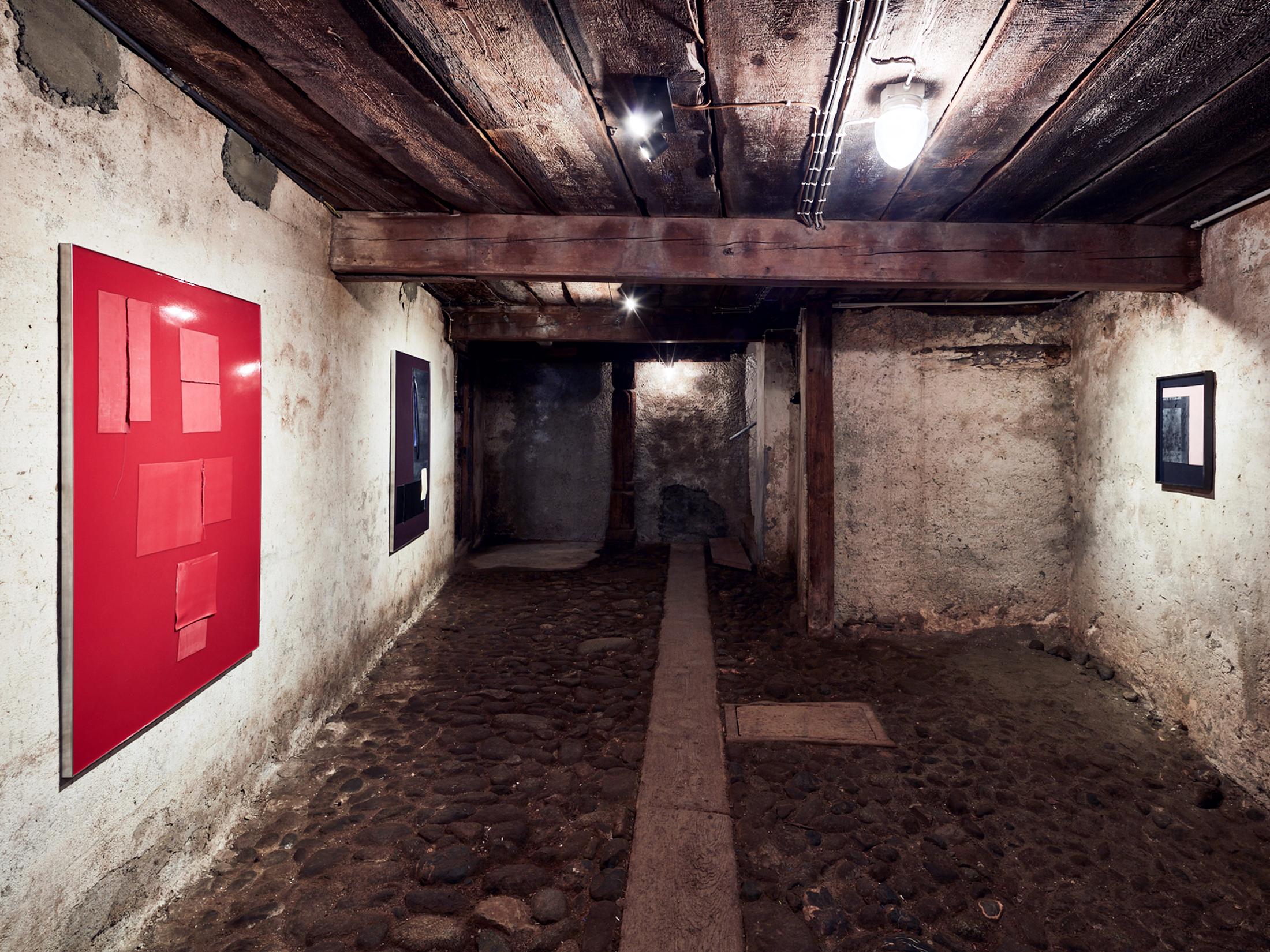 Exhibition View Vanessa Safavi Soloshow «Milch» at Stalletta Madulain by Windhager von Kaenel / Photo: Philippe Hubler / Courtesy: the artist