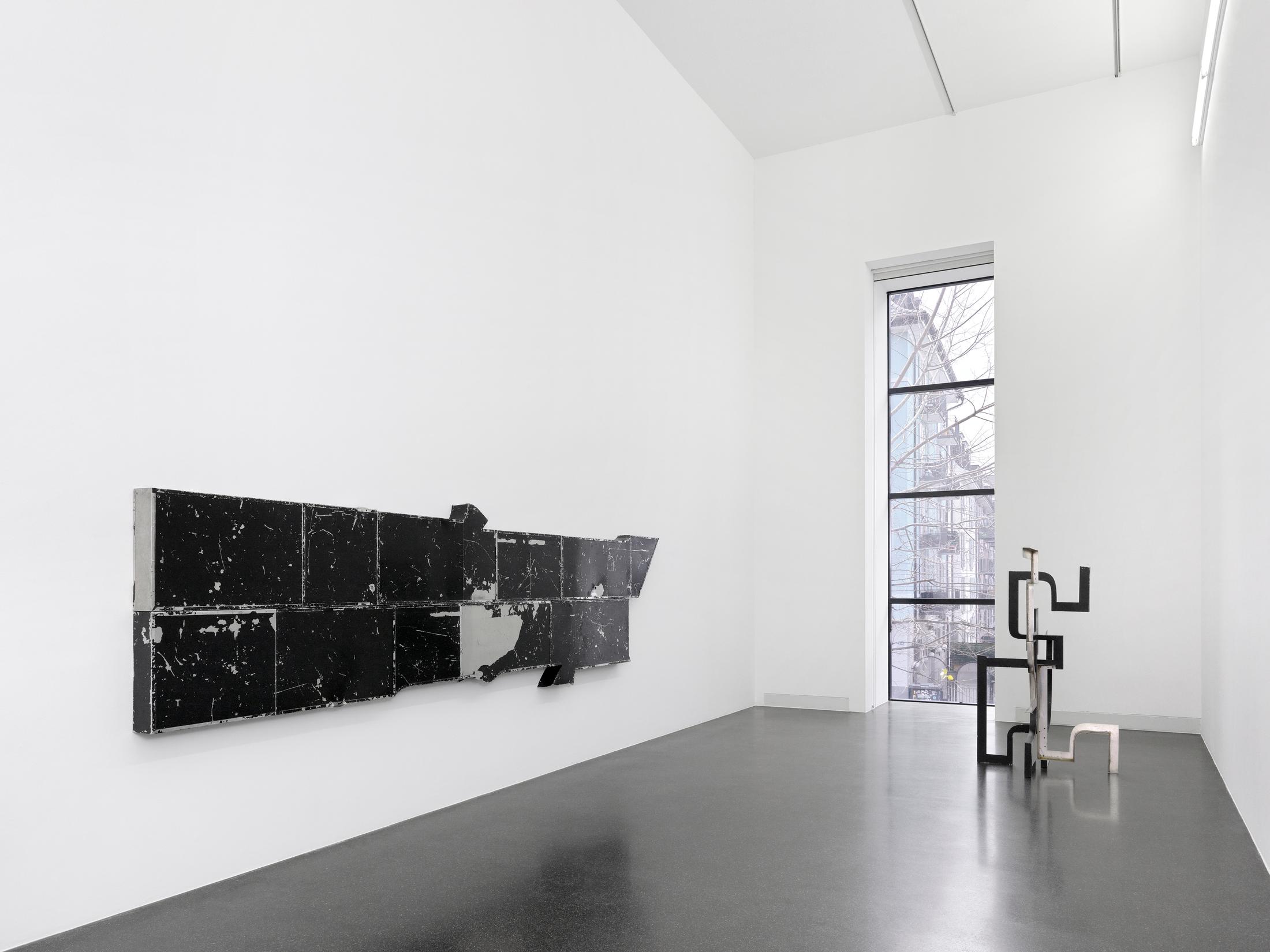 Exhibition View Virginia Overton Soloshow «Fresh Hot Pizza» at Galerie Francesca Pia, Zurich, 2019 / Photo: Annik Wetter / Courtesy the artist and Galerie Francesca Pia