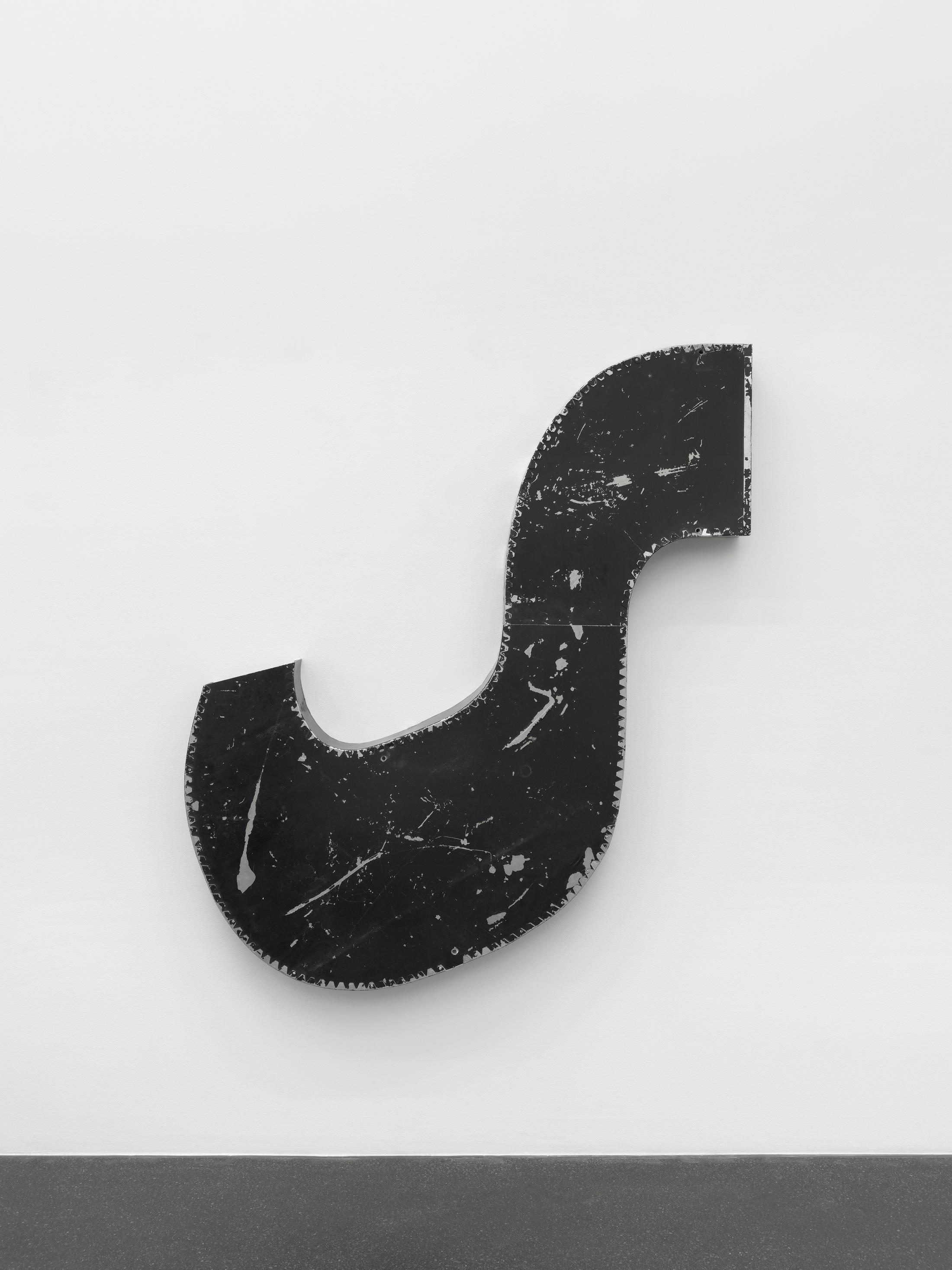 Exhibition View Virginia Overton Soloshow «Fresh Hot Pizza; view on Untitled (Ceci n'est pas une pipe.), 2019» at Galerie Francesca Pia, Zurich, 2019 / Photo: Annik Wetter / Courtesy the artist and Galerie Francesca Pia