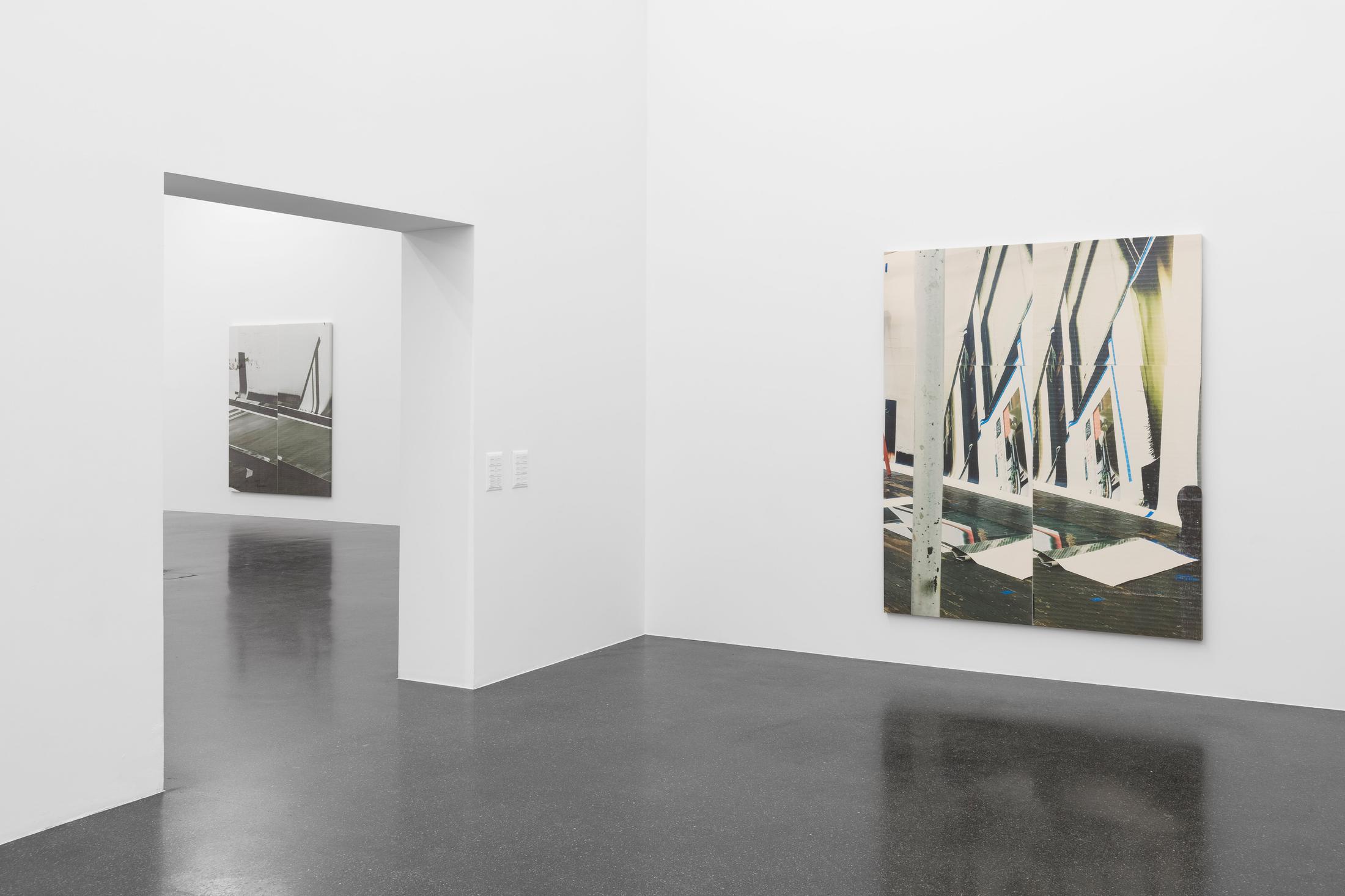 Exhibition View Wade Guyton «Fire and Fury» at Galerie Francesca Pia, Zurich, 2018 / Photo: Gunnar Meier / Courtesy: the artist and Galerie Francesca Pia, Zurich