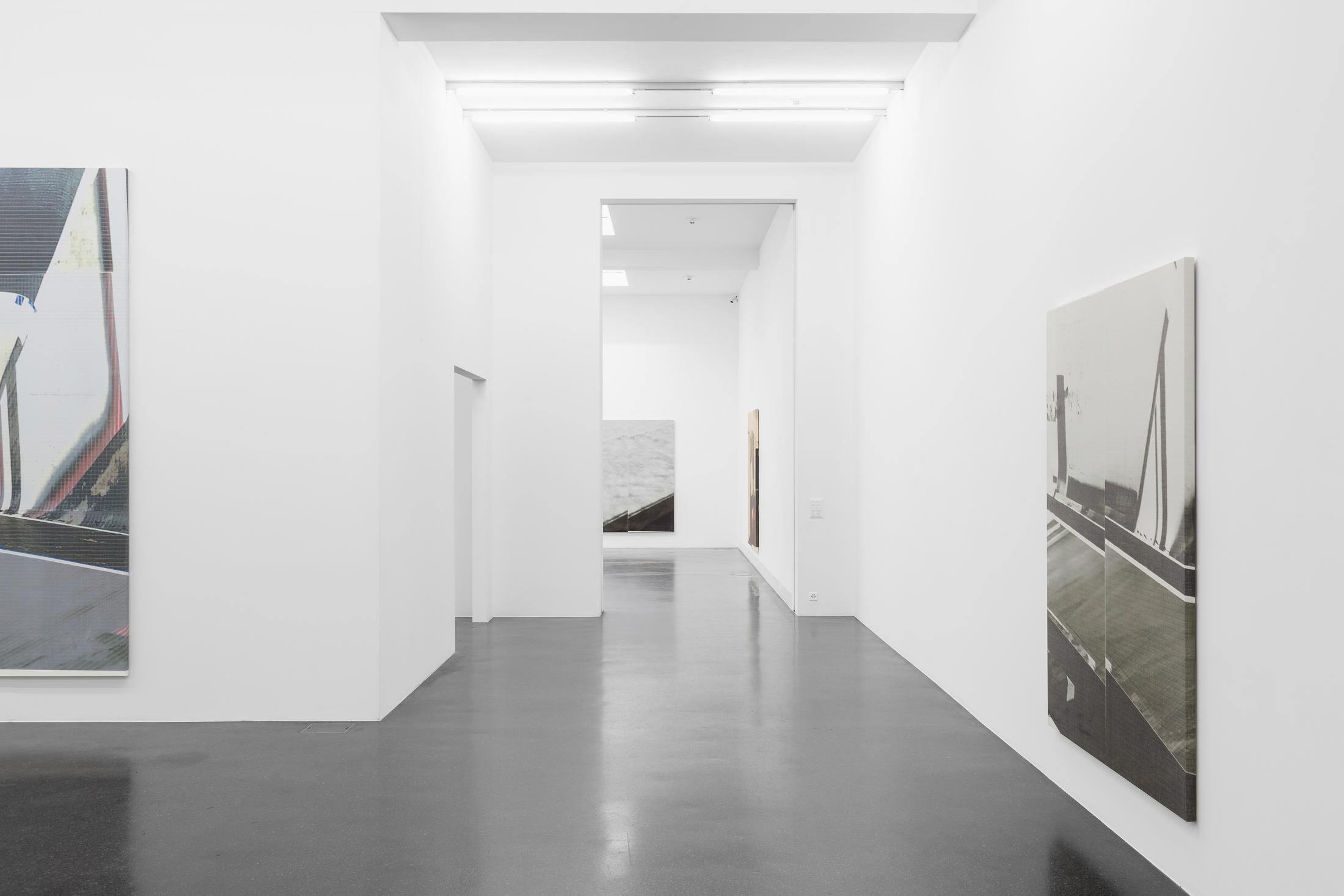 Exhibition View Wade Guyton «Fire and Fury» at Galerie Francesca Pia, Zurich, 2018 / Photo: Gunnar Meier / Courtesy: the artist and Galerie Francesca Pia, Zurich