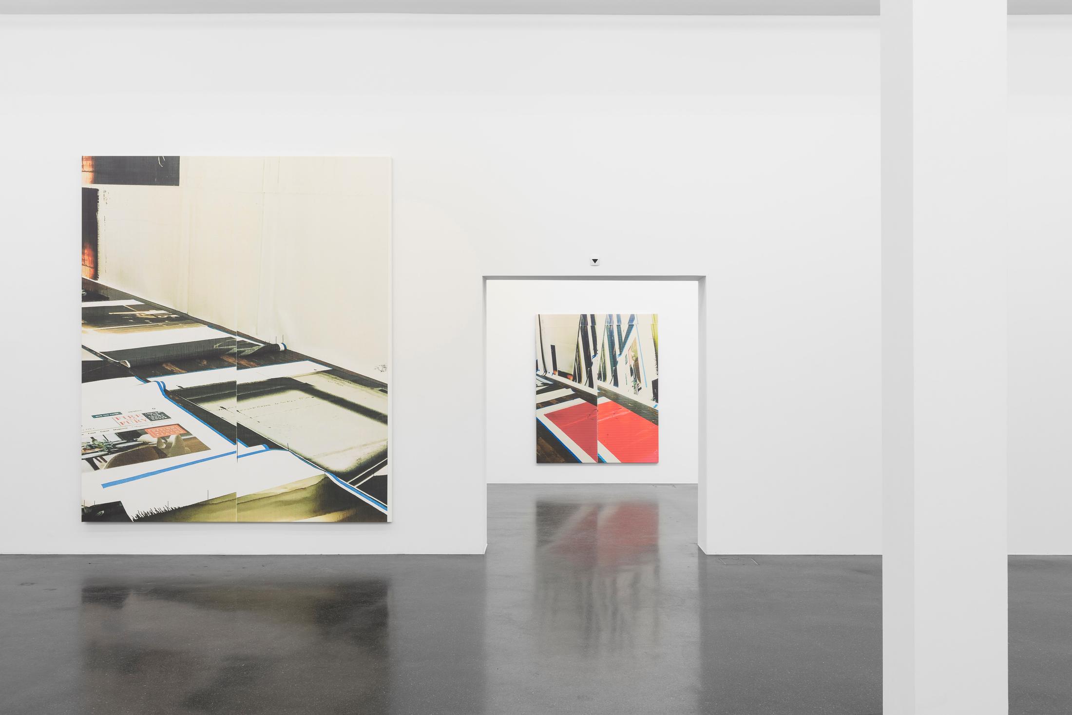 Exhibition View Wade Guyton «Fire and Fury» at Galerie Francesca Pia, Zurich, 2018 / Photo: Gunnar Meier / Courtesy: the artist and Galerie Francesca Pia, Zurich