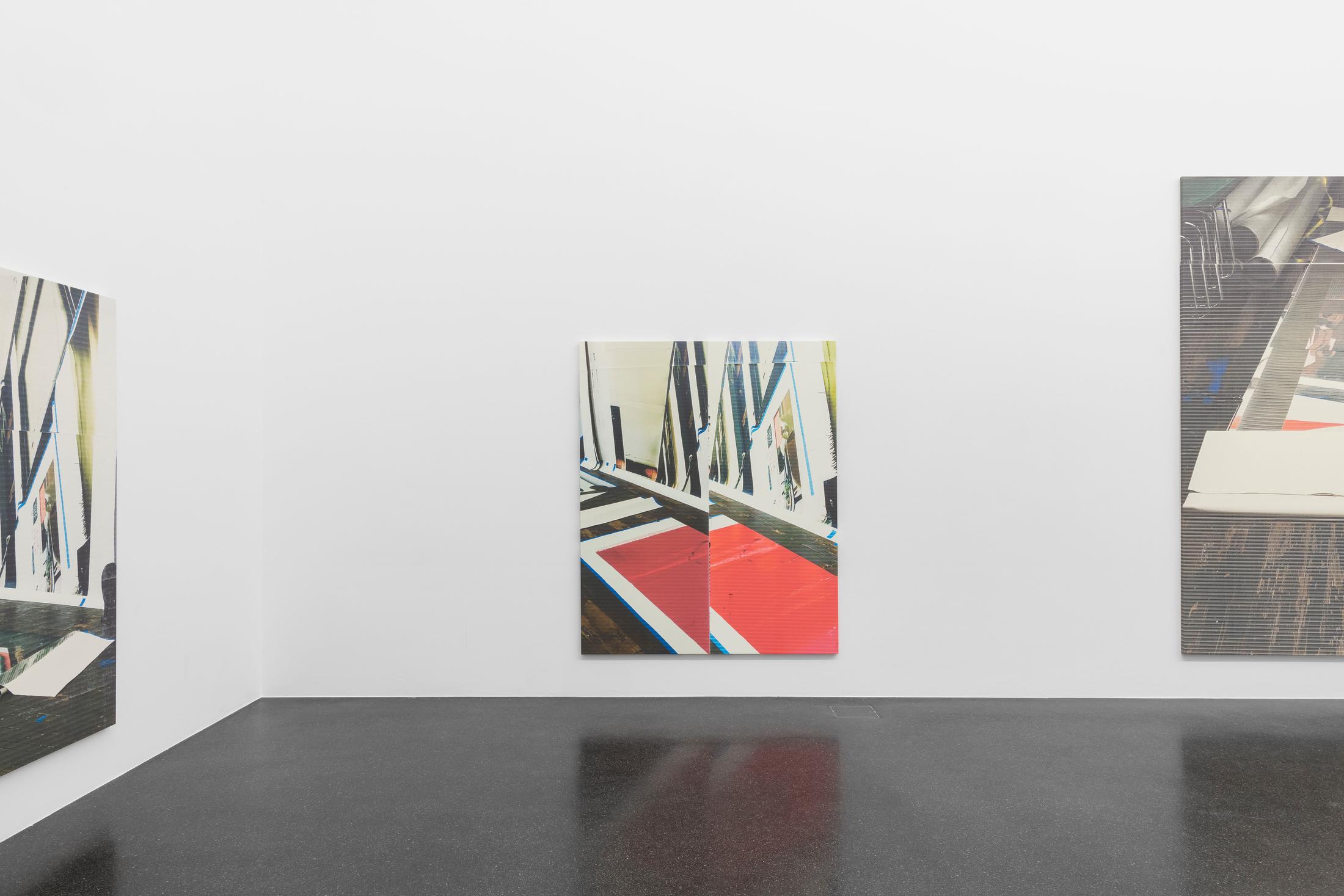 Exhibition View Wade Guyton «Fire and Fury» at Galerie Francesca Pia, Zurich, 2018 / Photo: Gunnar Meier / Courtesy: the artist and Galerie Francesca Pia, Zurich