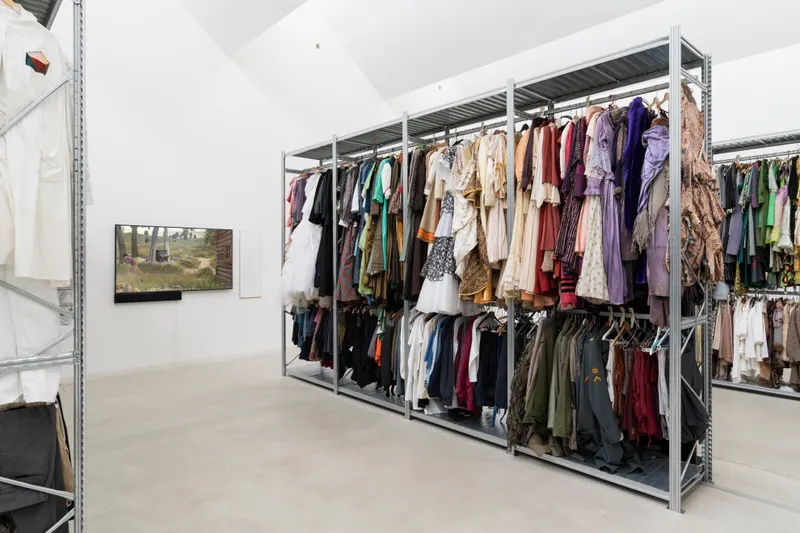 Exhibition View Group Show «Welt aus den Fugen; view on Ed Atkins, Old Food, 2017» at Kunstmuseum Winterthur, Winterthur, 2022 / Photo: Gunnar Meier / Courtesy: the artists and Kunstmuseum Winterthur