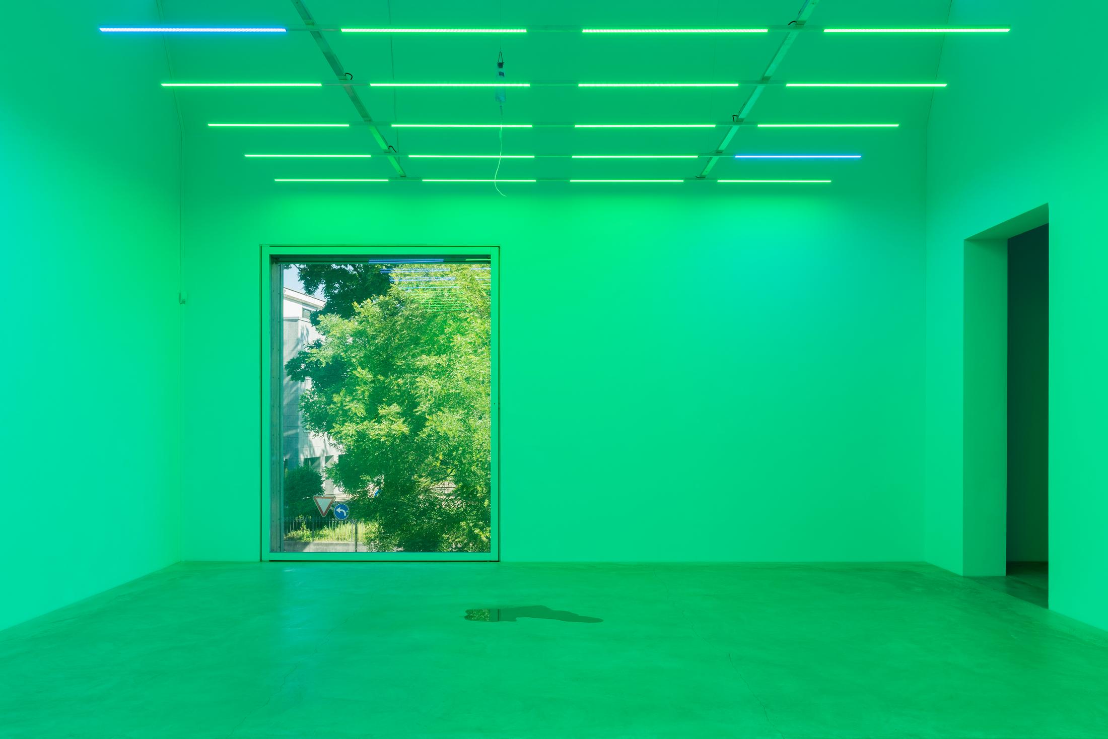 Exhibition View Group Show «Welt aus den Fugen; view on Pamela Rosenkranz, Anamazon (Green, Blue, Green), 2017» at Kunstmuseum Winterthur, Winterthur, 2022 / Photo: Gunnar Meier / Courtesy: the artists and Kunstmuseum Winterthur