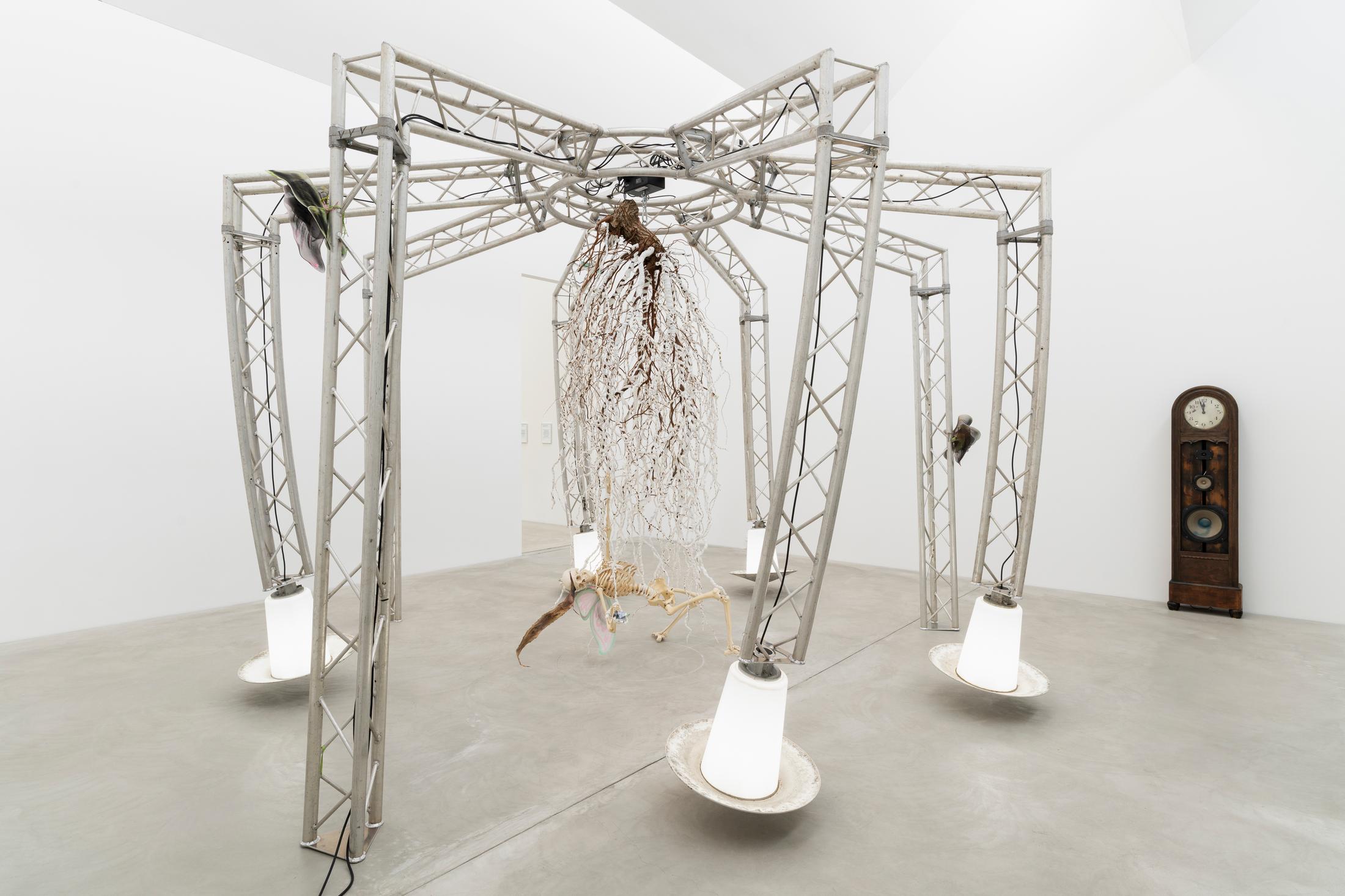 Exhibition View Group Show «Welt aus den Fugen; view on Raphaela Vogel, Fuge meam propinquitatem!, 2020» at Kunstmuseum Winterthur, Winterthur, 2022 / Photo: Gunnar Meier / Courtesy: the artists and Kunstmuseum Winterthur