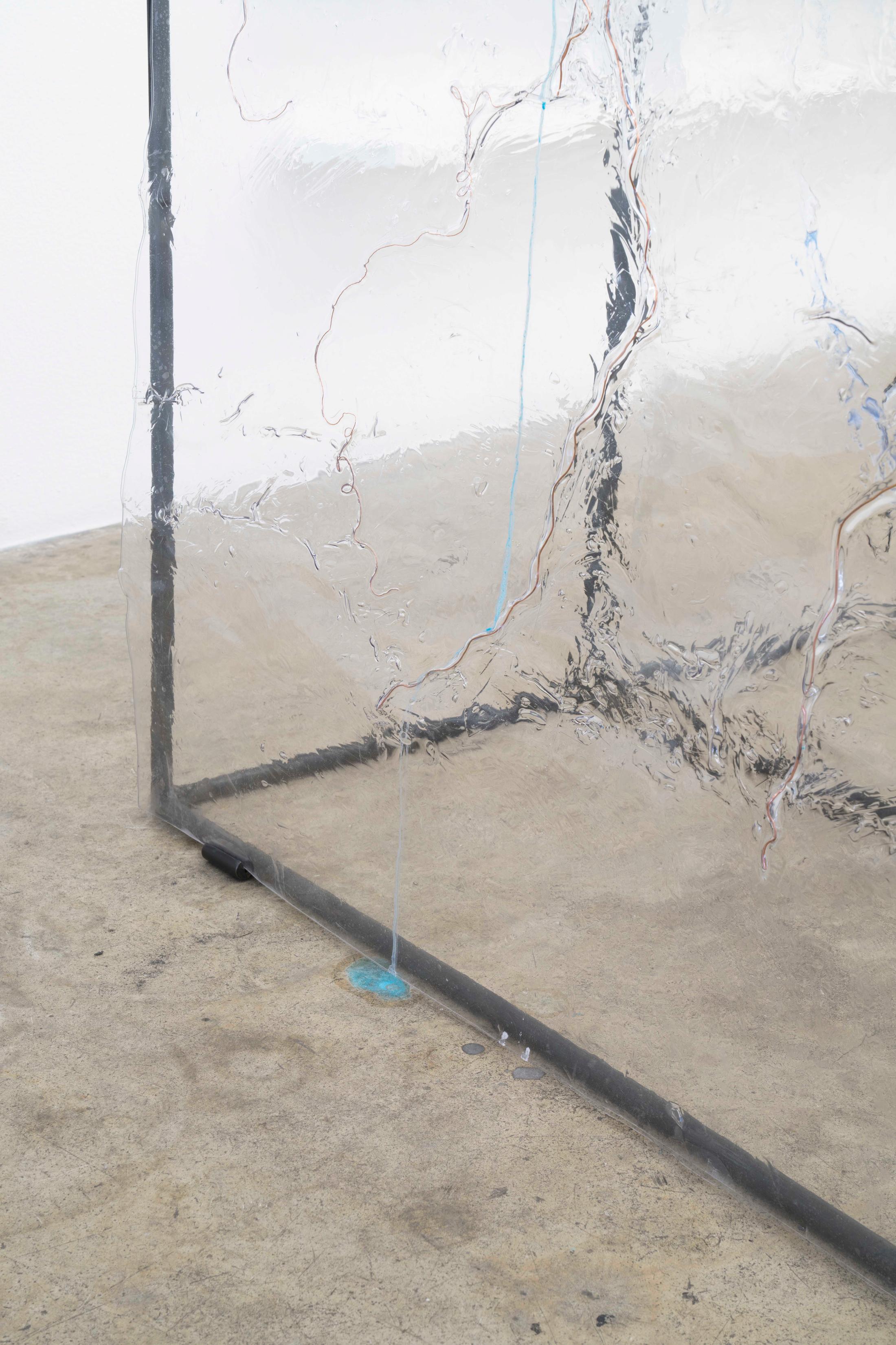 Exhibition View Groupshow «Winds of Change; view on Matheline Marmy, Conteneur (parasite), 2020, (detail), 205x 80x 125 cm, water, ammonia, sodium chloride, copper wires, extruded co-polyester, steel» at Milieu, Bern, 2020 / Courtesy: the artist and Milieu, Bern