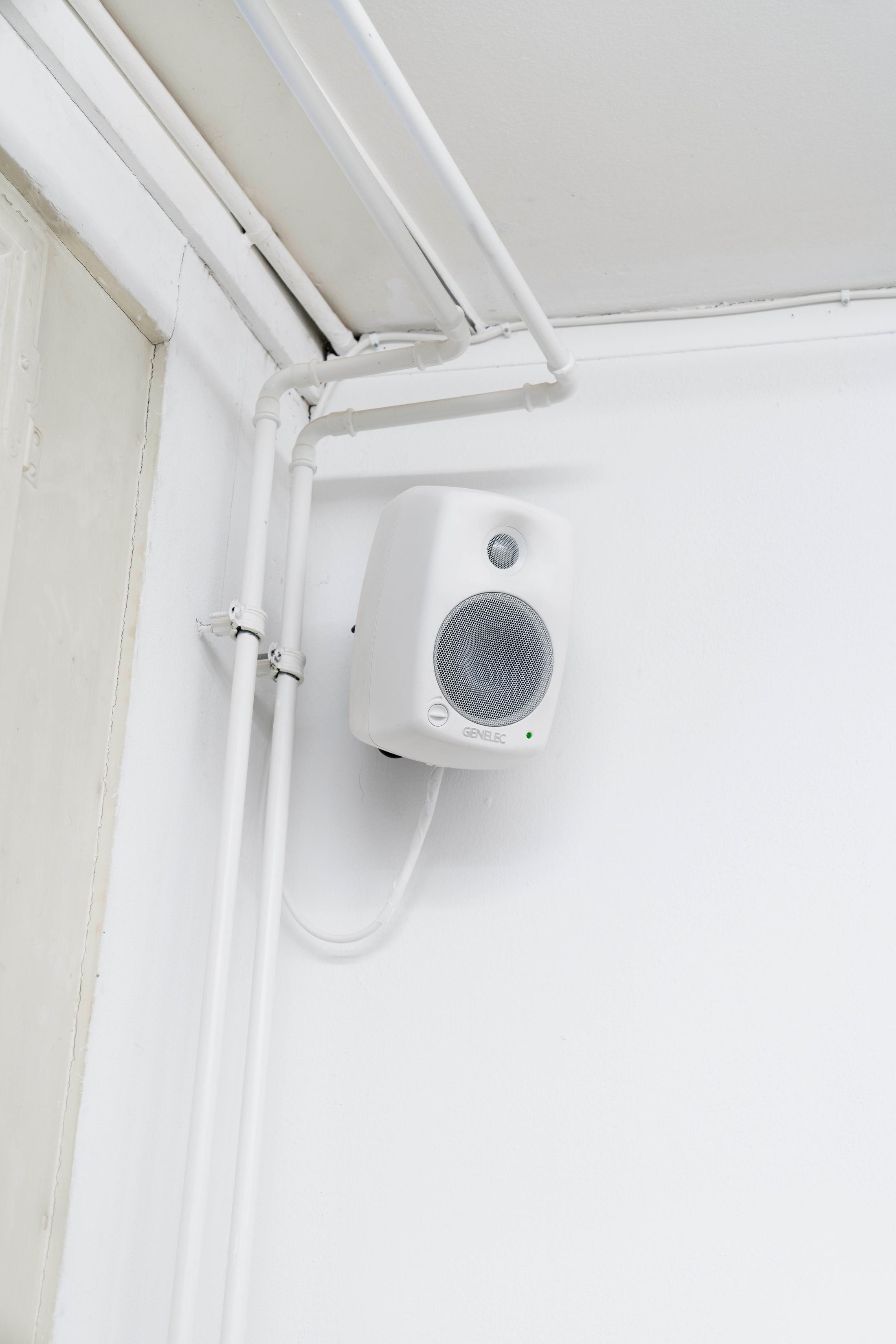 Exhibition View Groupshow «Winds of Change; view on Jacqueline Badran 22min 03s, Erik Olin Wrigth 51min 14s, Niko Paech 15min 45s» at Milieu, Bern, 2020 / Courtesy: the artist and Milieu, Bern