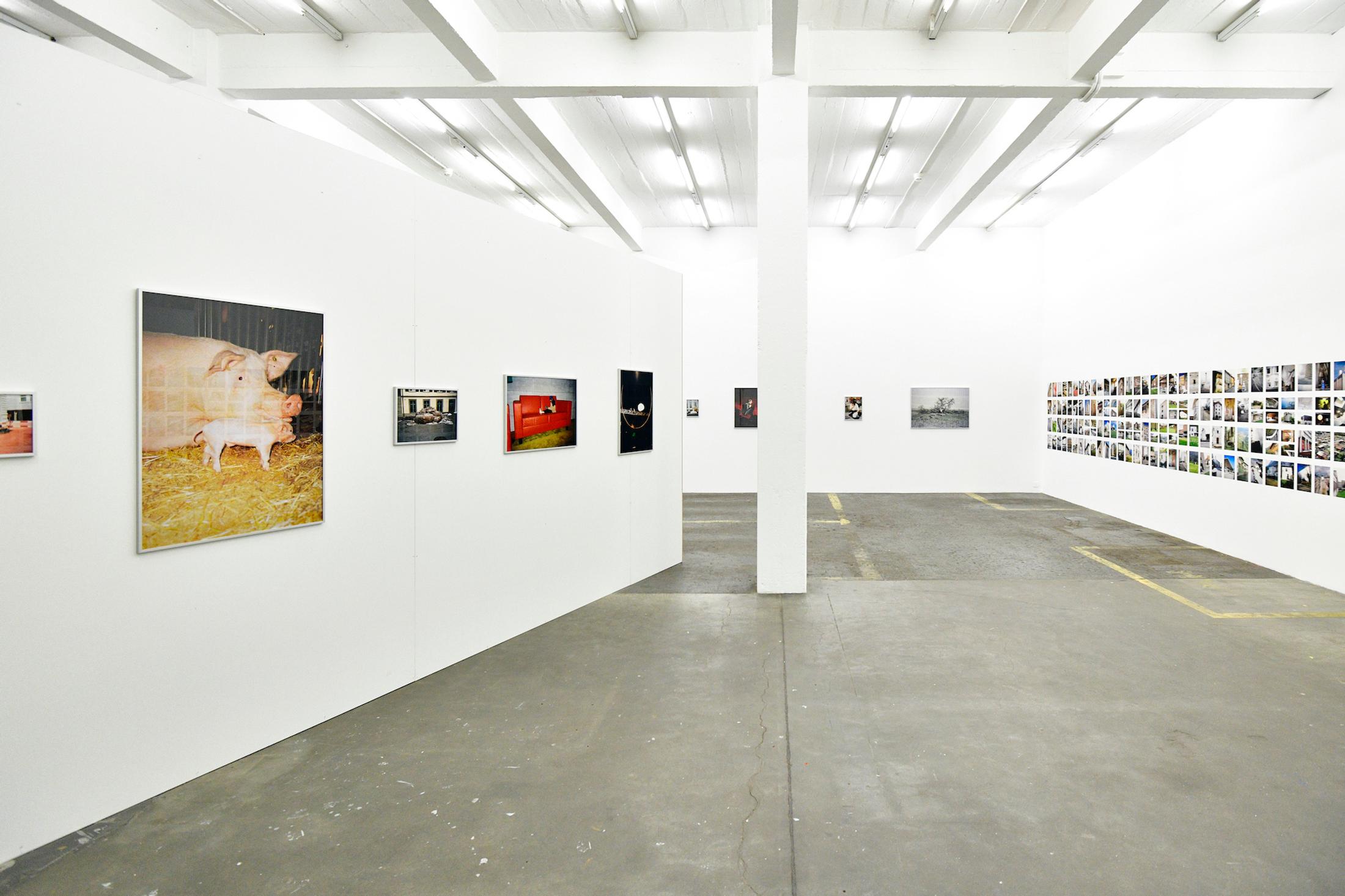 Exhibition View Group Show «WO WIR» with Jiří Makovec and Katalin Deér at Kunst Halle Sankt Gallen, St. Gallen, 2020 / Photo: Kunst Halle Sankt Gallen, Sebastian Schaub / Courtesy: the artists and Kunst Halle Sankt Gallen