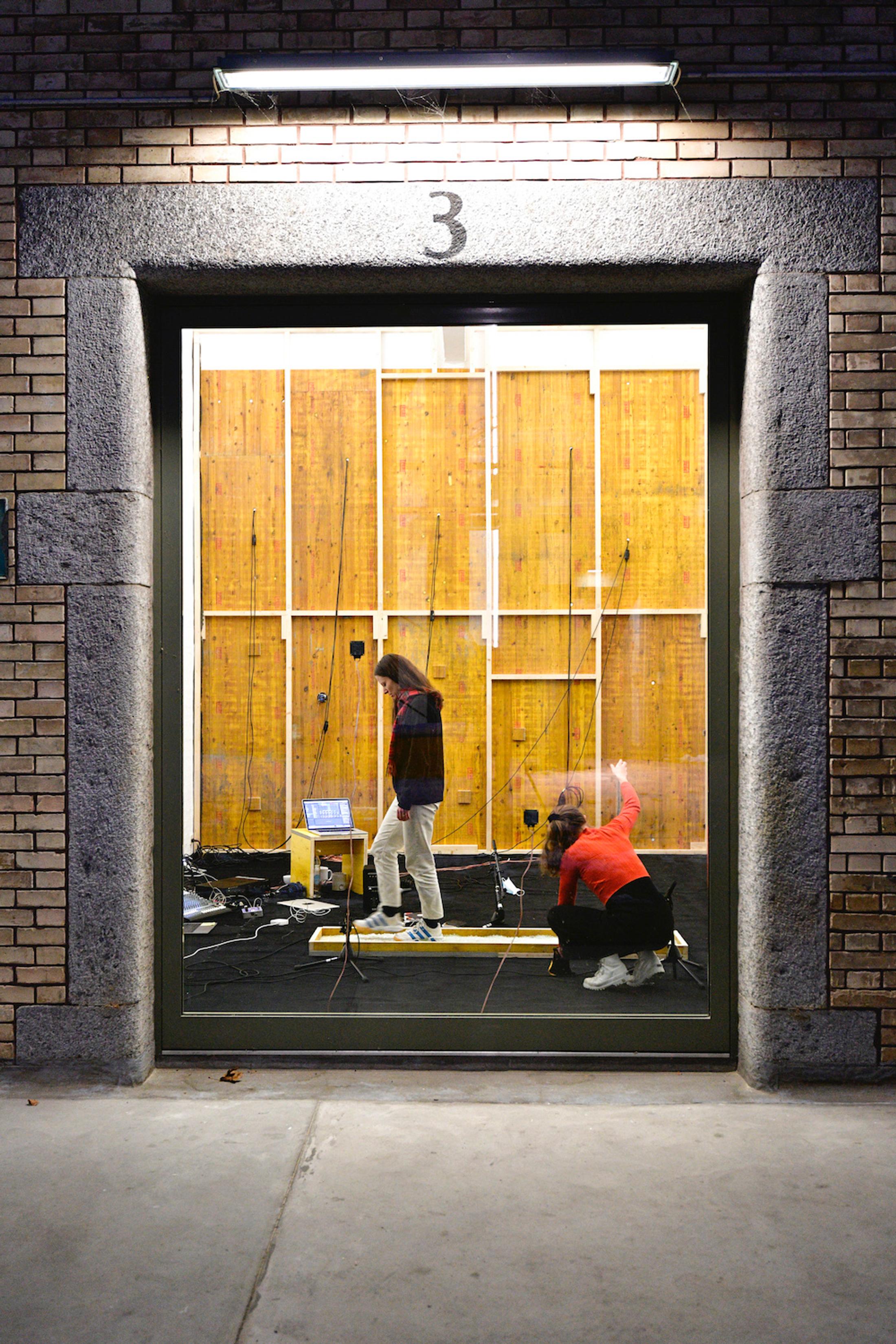 Exhibition View Group Show «WO WIR; view on Caroline Ann Baur & Vanessà Heer, Tremor Walks, 2020» at Kunst Halle Sankt Gallen, St. Gallen, 2020 / Photo: Kunst Halle Sankt Gallen, Sebastian Schaub / Courtesy: the artists and Kunst Halle Sankt Gallen