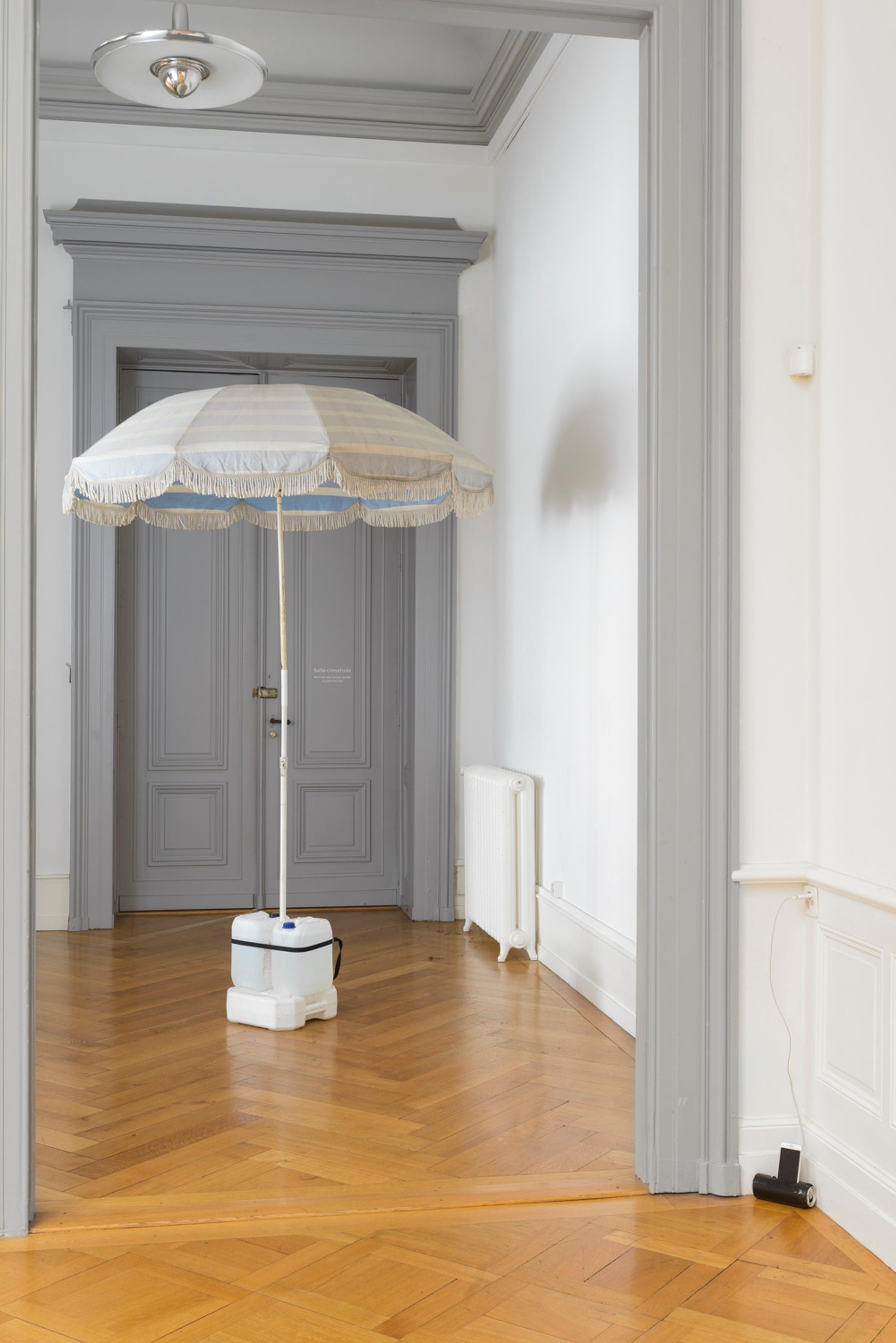 Exhibition View Yvan Alvarez Solo Show «Zwischenraum» at Société des Arts, Geneva, 2023 / Photo: Greg Clément / Courtesy: the artist and Société des Arts