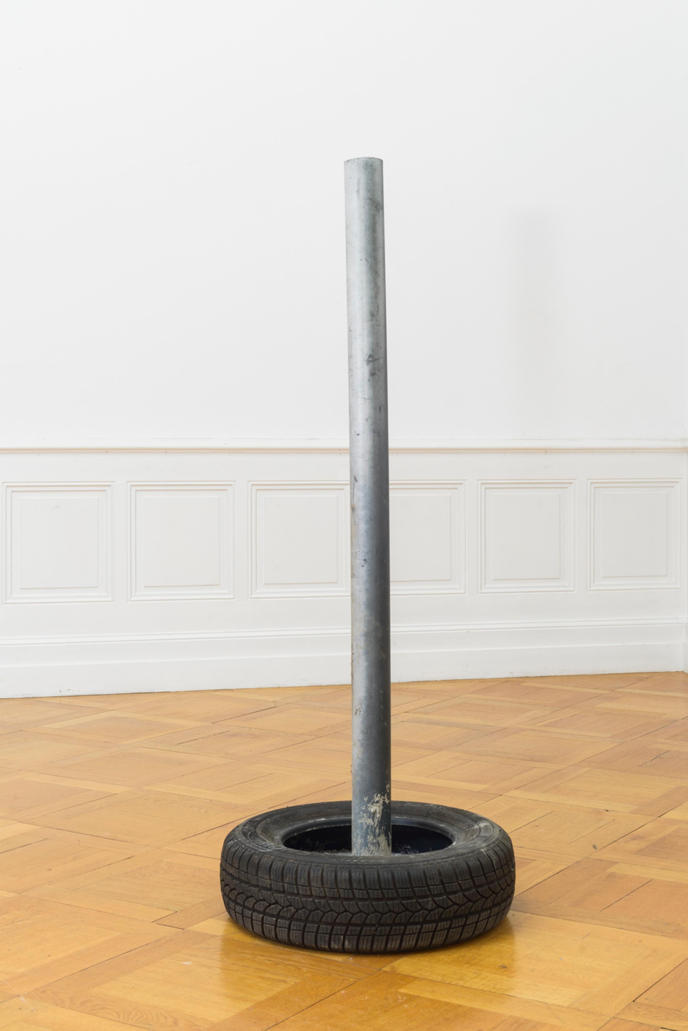 Exhibition View Yvan Alvarez Solo Show «Zwischenraum; view on Yvan Alvarez, Parking (makeshift devices), 2023» at Société des Arts, Geneva, 2023 / Photo: Greg Clément / Courtesy: the artist and Société des Arts