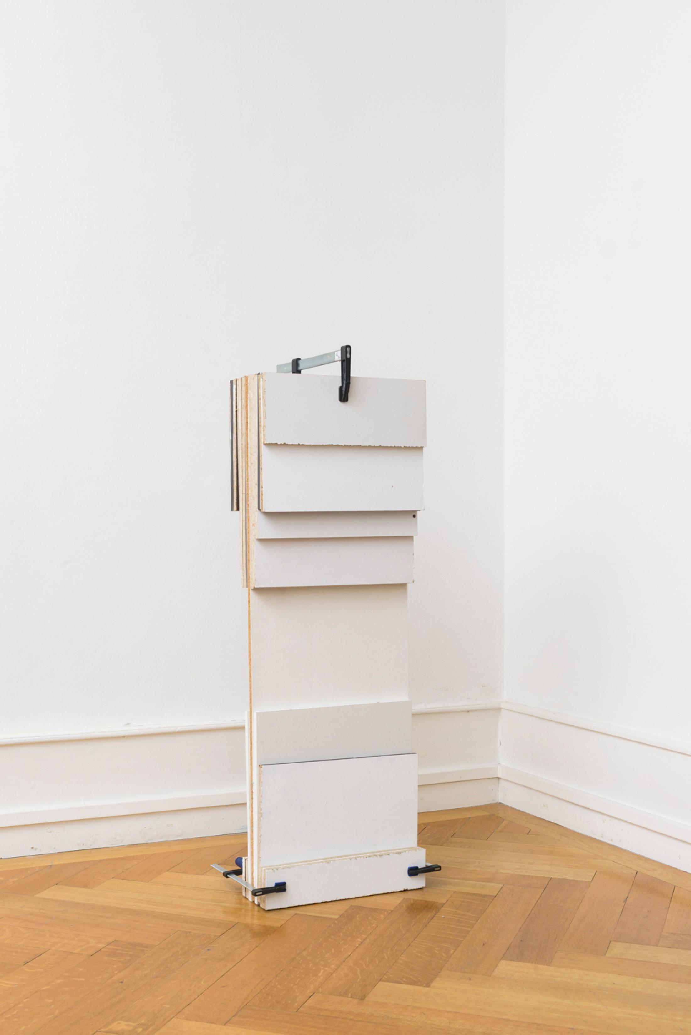 Exhibition View Yvan Alvarez Solo Show «Zwischenraum; view on Yvan Alvarez, Frame (makeshift devices), 2023» at Société des Arts, Geneva, 2023 / Photo: Greg Clément / Courtesy: the artist and Société des Arts