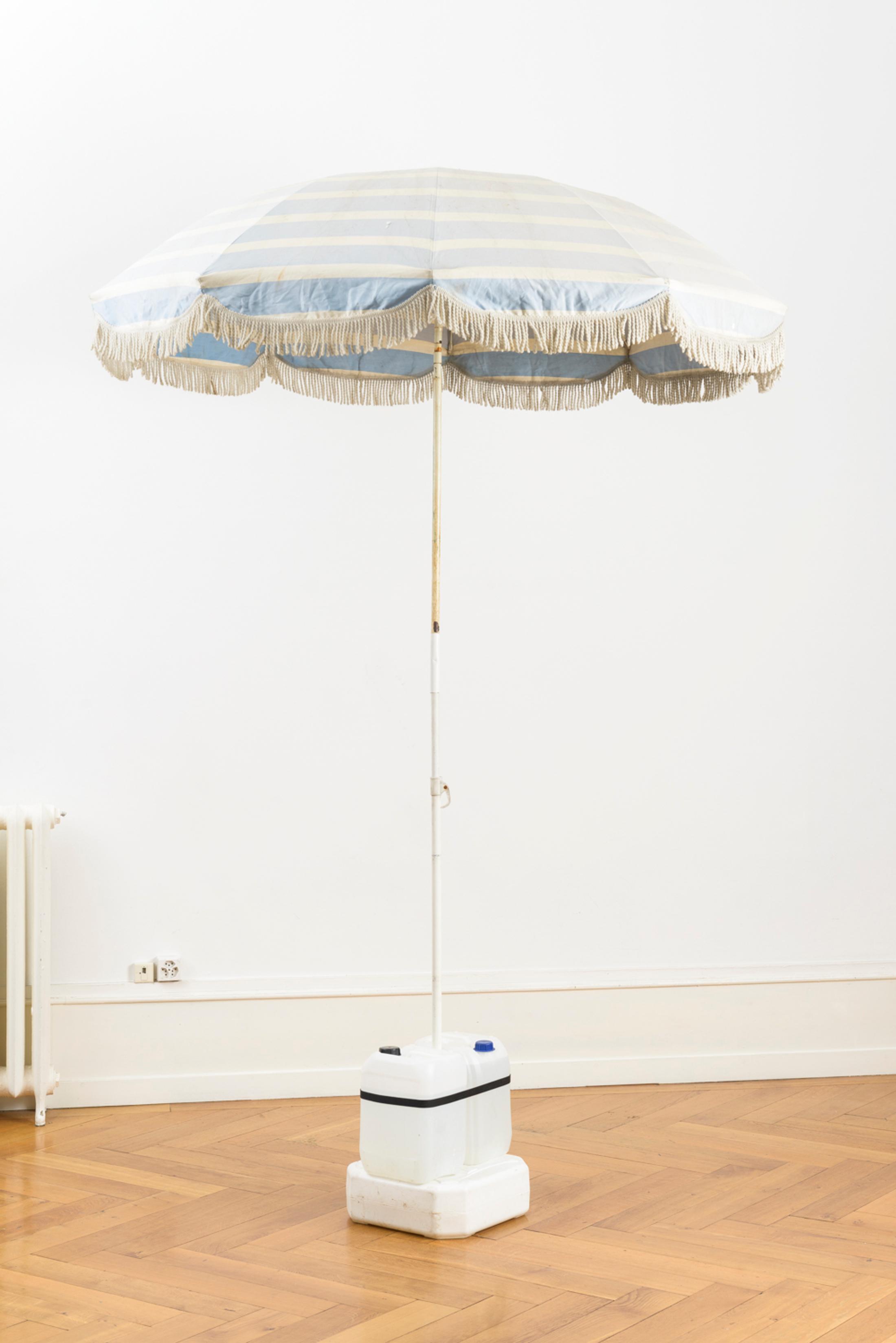 Exhibition View Yvan Alvarez Solo Show «Zwischenraum; view on Yvan Alvarez, Sun, water and wind (makeshift devices), 2023» at Société des Arts, Geneva, 2023 / Photo: Greg Clément / Courtesy: the artist and Société des Arts