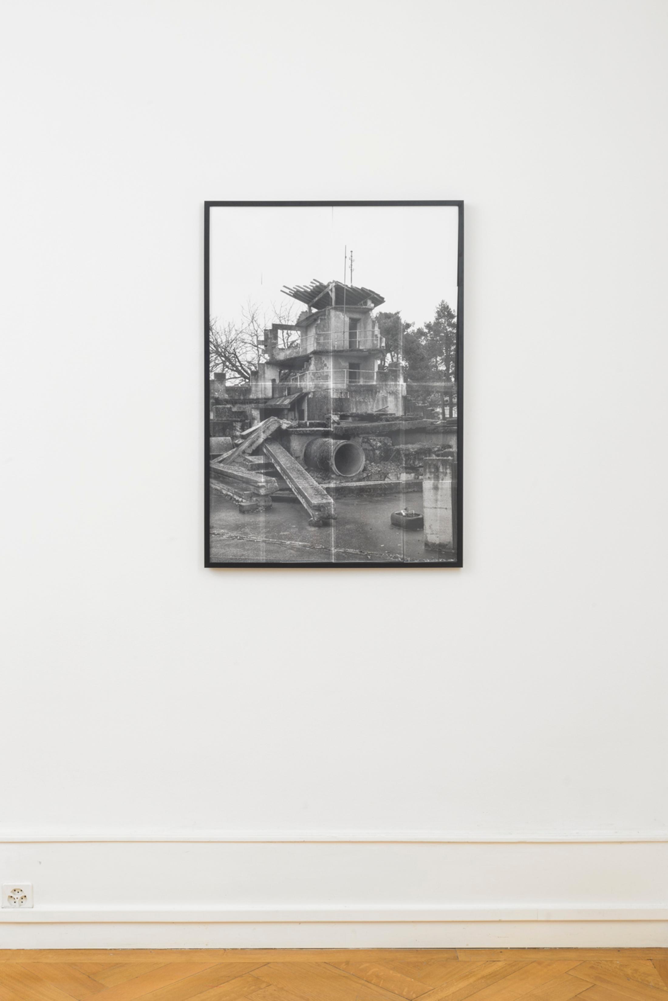 Exhibition View Yvan Alvarez Solo Show «Zwischenraum; view on Yvan Alvarez, Untitled (combined image #1), 2023» at Société des Arts, Geneva, 2023 / Photo: Greg Clément / Courtesy: the artist and Société des Arts