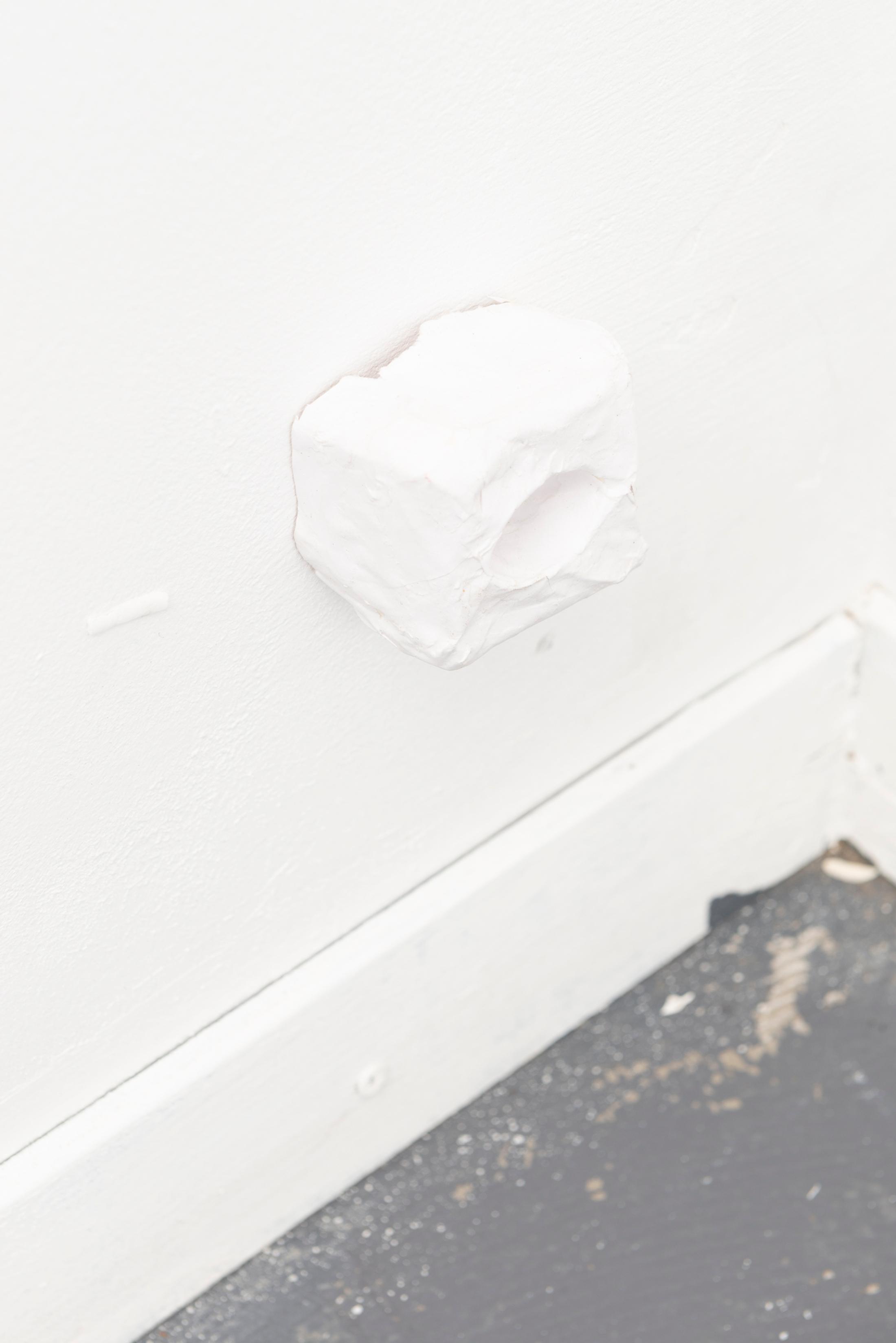 Exhibition View Yvan Alvarez & Paul Hutzli Duo Show «Why do pizza boxes have a square shape?; view on Paul Hutzli, Outlet, 2018, paper-mâché, 7 x 8 x 1 cm» at Soul2Soul, Ressources Urbaines, Geneva, 2020 / © Yvan Alvarez / Courtesy: the artists