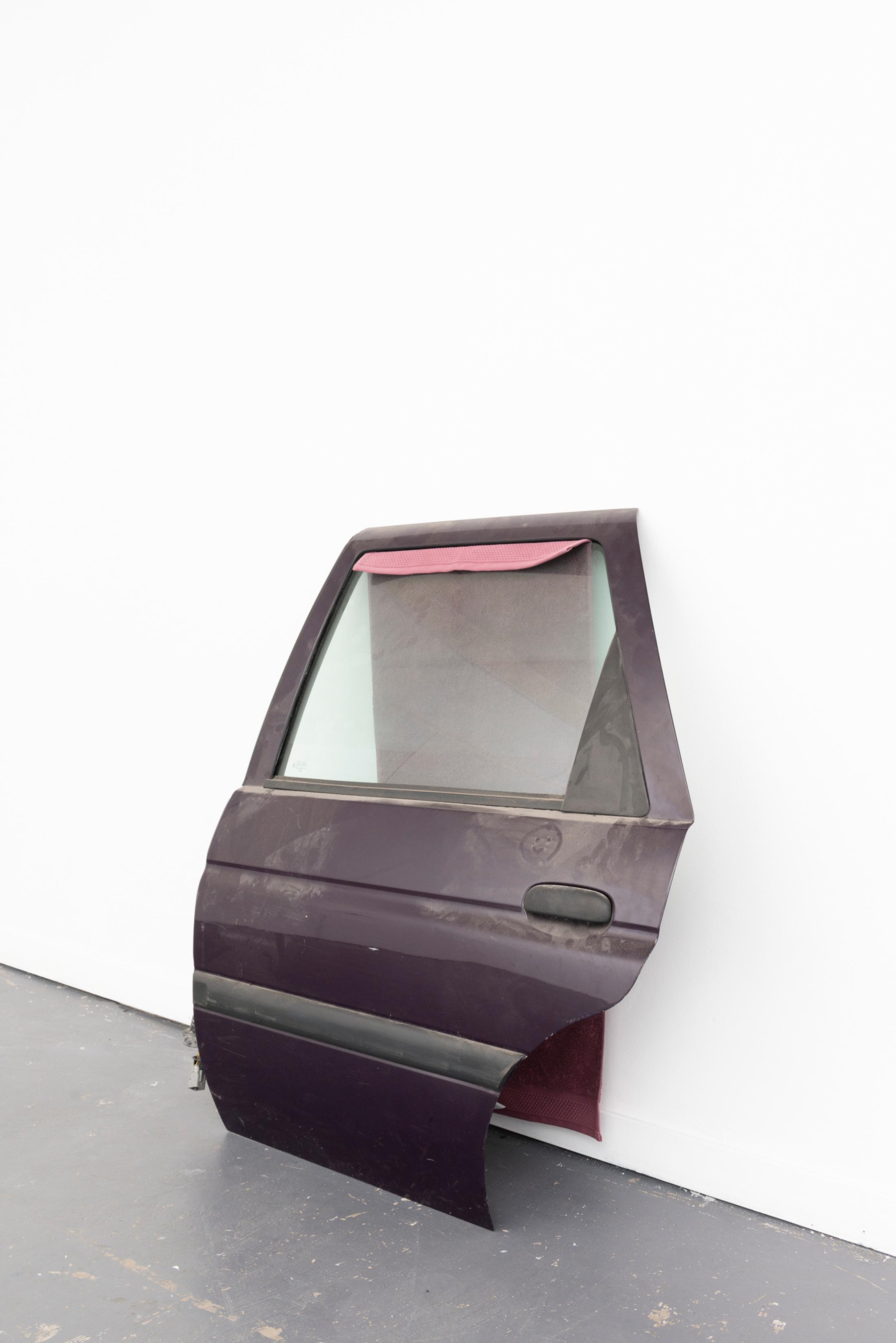 Exhibition View Yvan Alvarez & Paul Hutzli Duo Show «Why do pizza boxes have a square shape?; view on Yvan Alvarez, Untitled, 2020, car door, towel, 120 x 90 x 20 cm» at Soul2Soul, Ressources Urbaines, Geneva, 2020 / © Yvan Alvarez / Courtesy: the artists