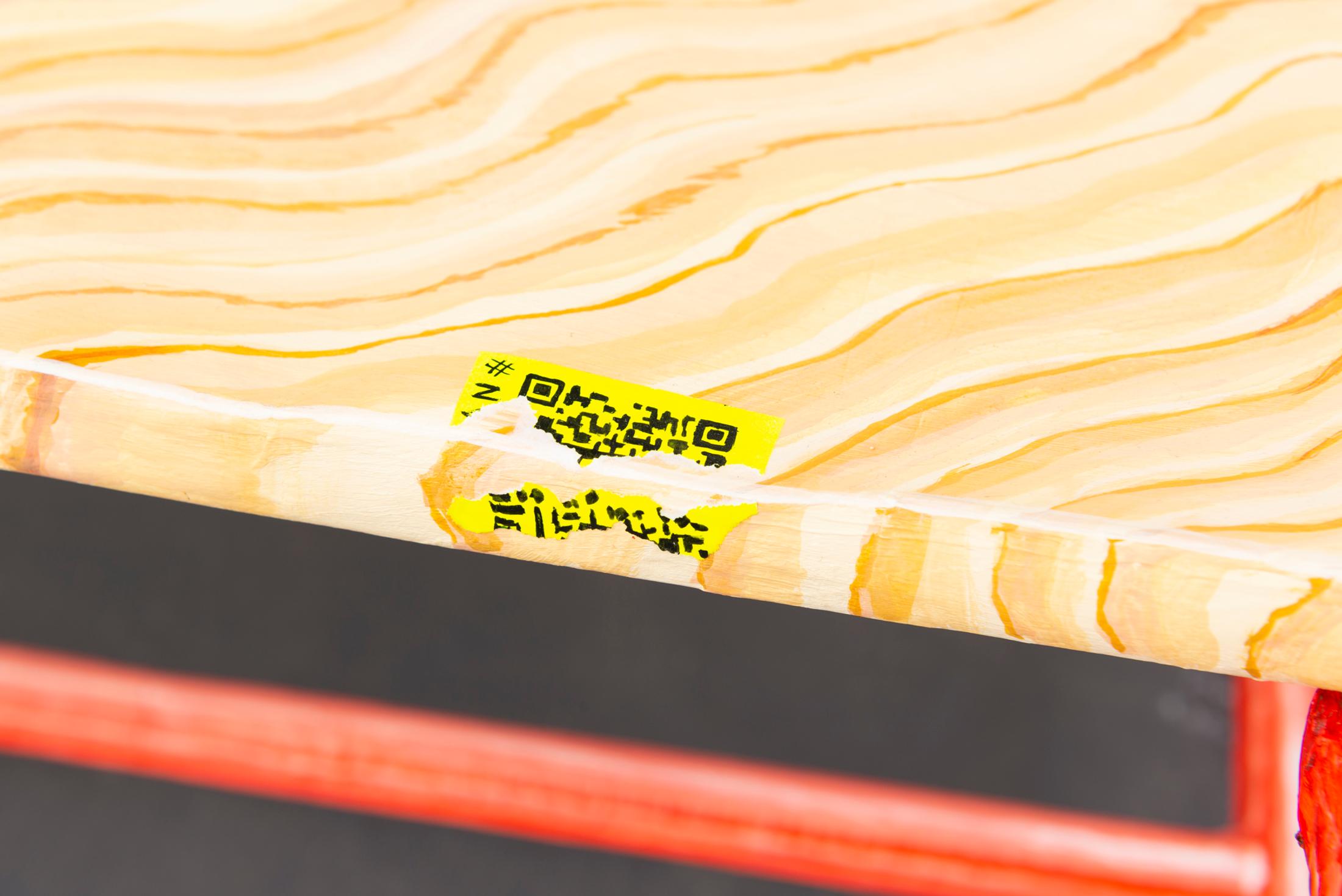 Exhibition View Yvan Alvarez & Paul Hutzli Duo Show «Why do pizza boxes have a square shape?; view on Paul Hutzli, A.A.A.B." (Bench), 2019, (detail), paper-mâché, painting, 120 x 25 x 45cm» at Soul2Soul, Ressources Urbaines, Geneva, 2020 / © Yvan Alvarez / Courtesy: the artists