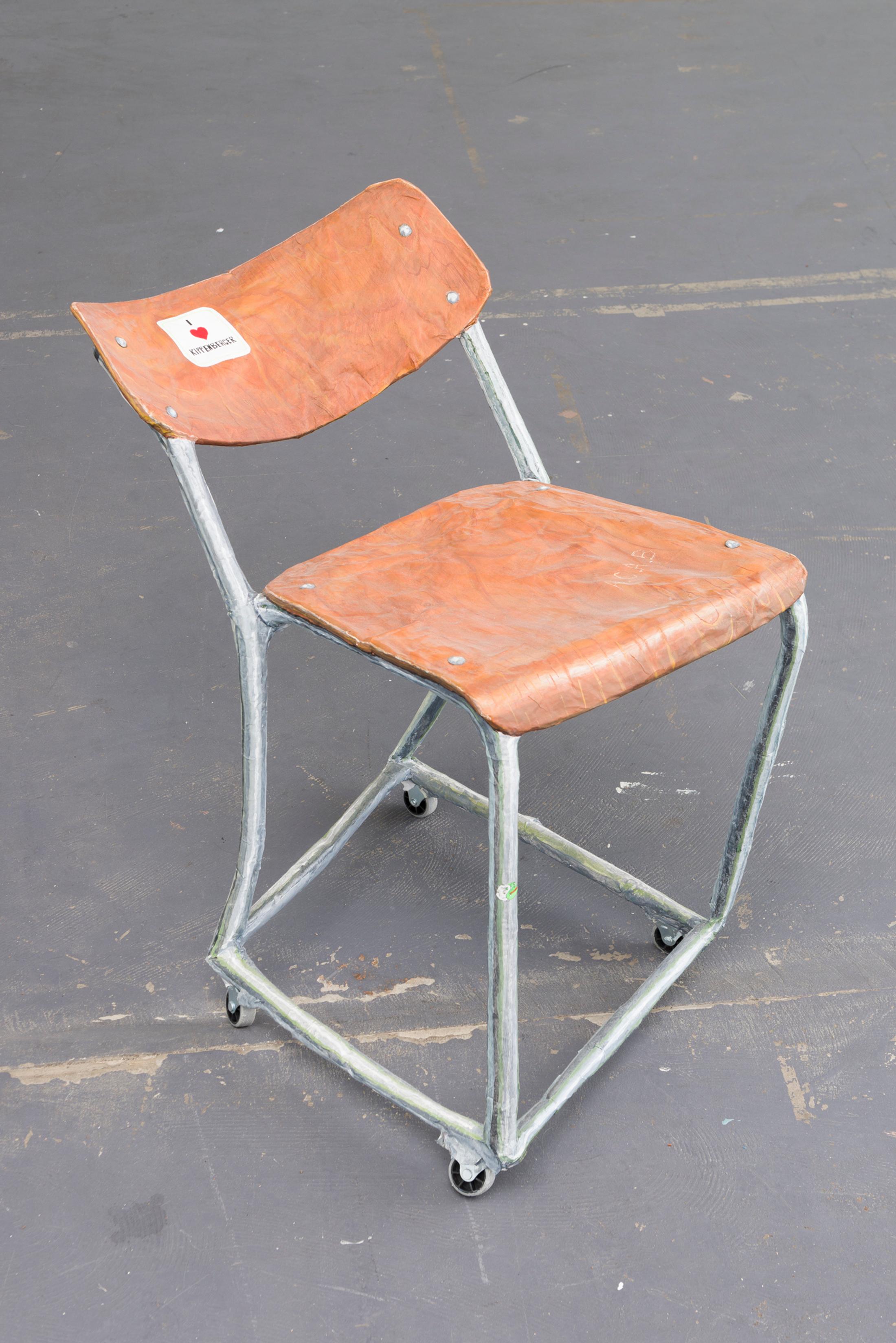 Exhibition View Yvan Alvarez & Paul Hutzli Duo Show «Why do pizza boxes have a square shape?; view on Paul Hutzli, A.A.A.B." (Chair), 2019, paper-mâché, painting, 65 x 40 x 70cm» at Soul2Soul, Ressources Urbaines, Geneva, 2020 / © Yvan Alvarez / Courtesy: the artists