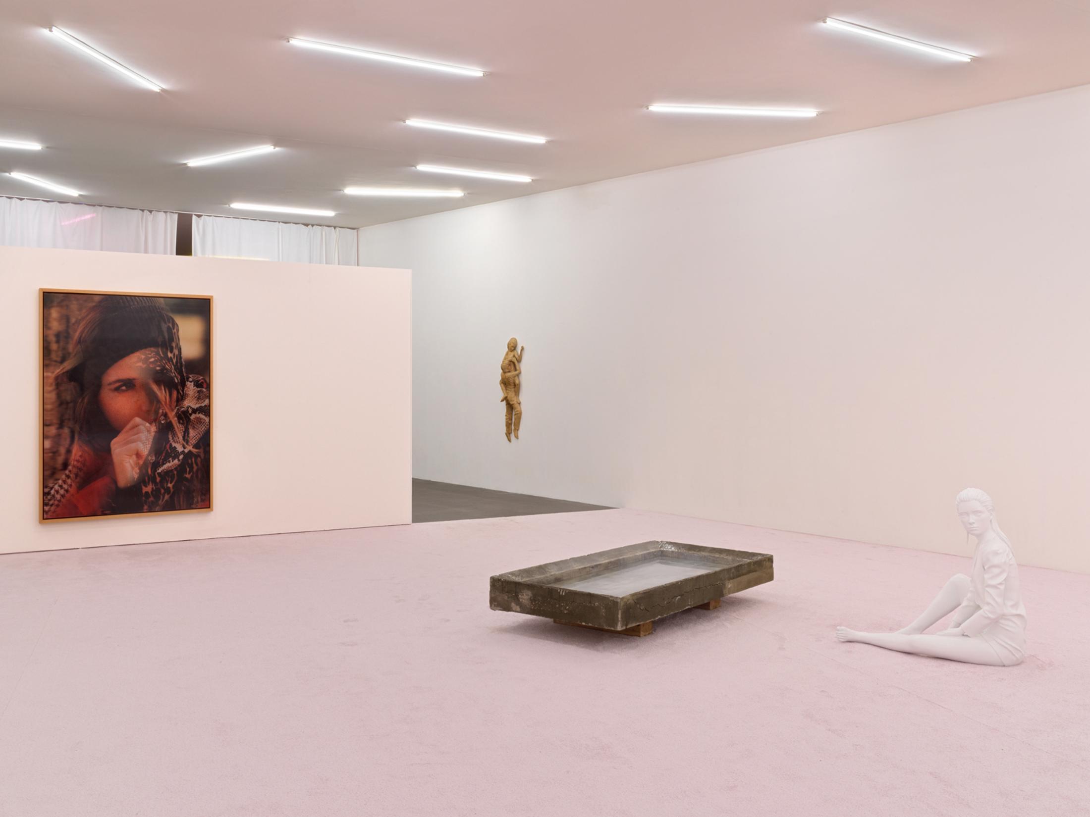 Exhibition View Yves Scherer Solo Show «Candids» at Kunsthaus Grenchen, Grenchen, 2020 / Photo: Stefan Altenburger / Courtesy: the artist and Kunsthaus Grenchen